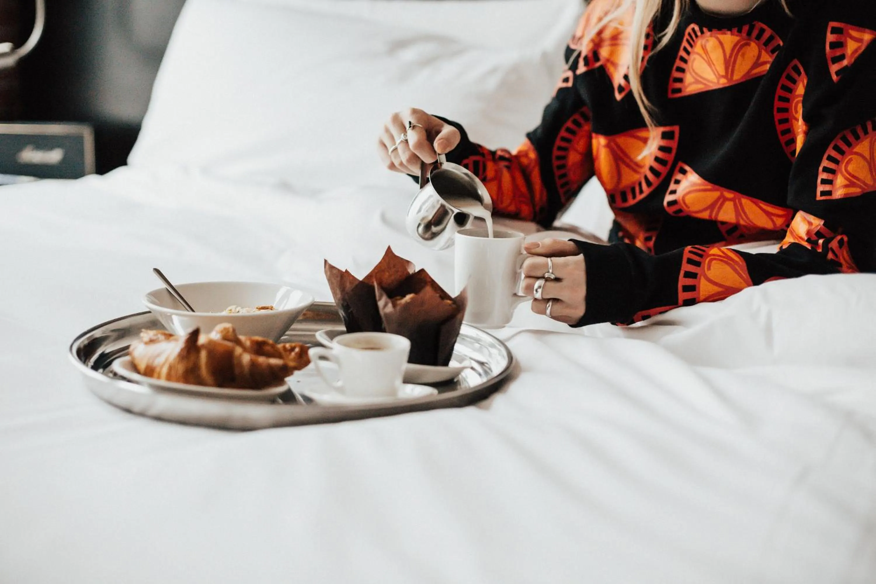 Food and drinks, Bed in Le Petit Hôtel Vieux-Montréal - Saint-Paul by Gray Collection