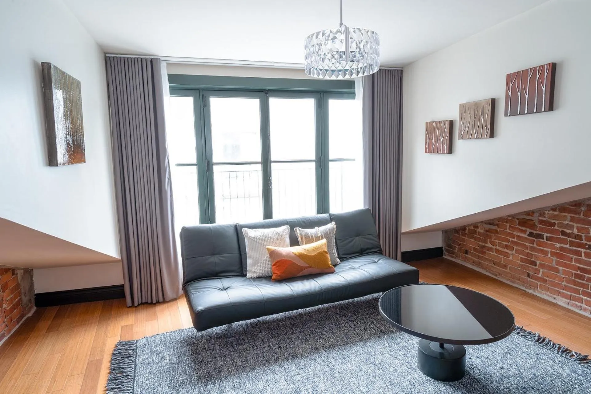 Living room in Le Petit Hôtel Vieux-Montréal - Saint-Paul by Gray Collection