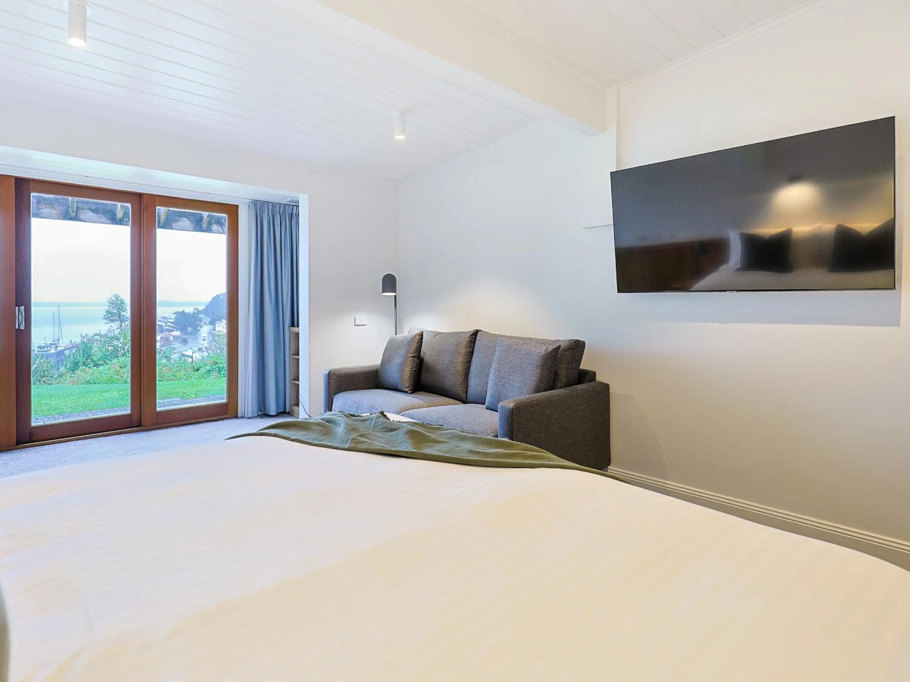 TV and multimedia, Bed in Strahan Village