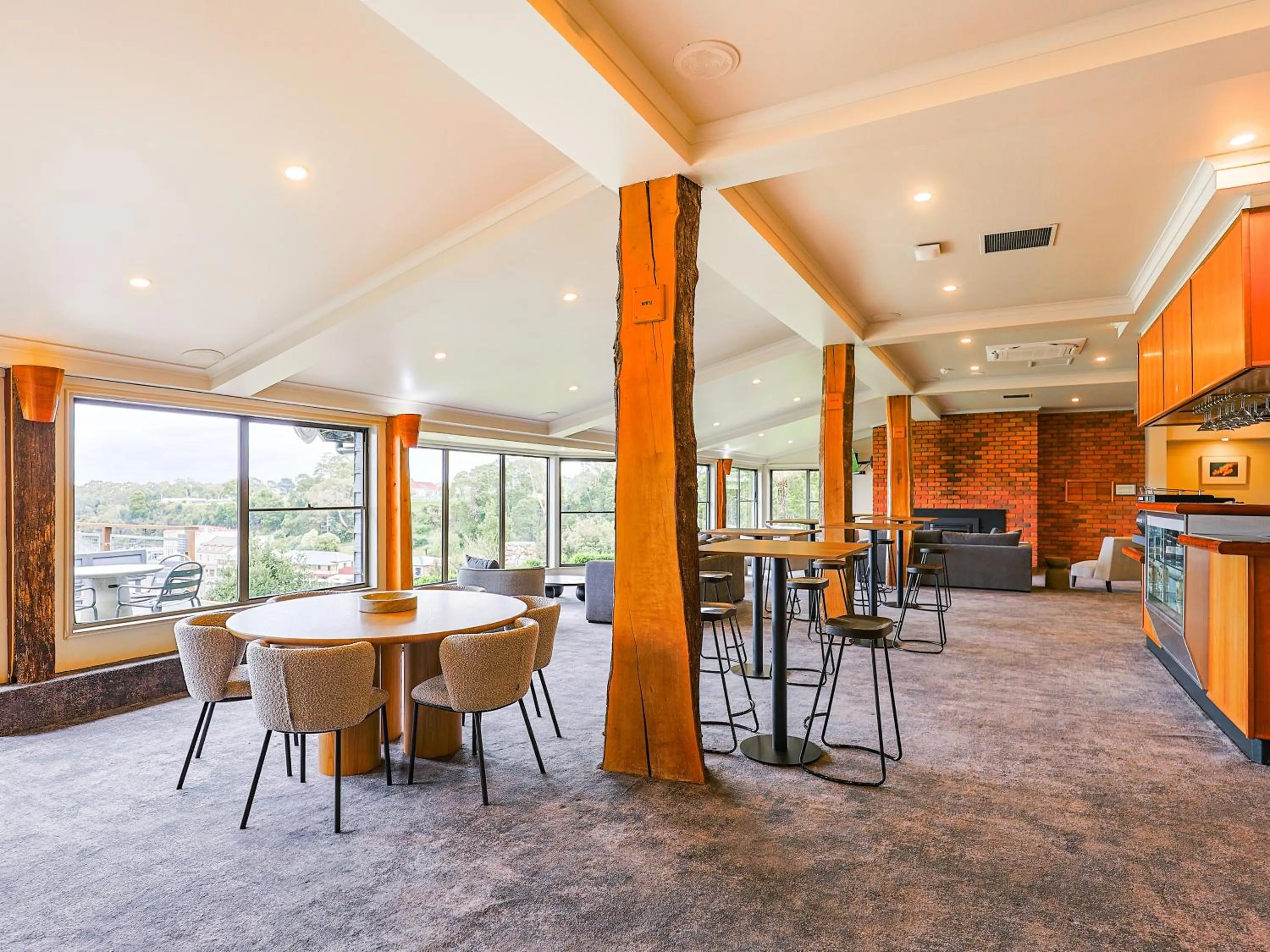 Restaurant/places to eat in Strahan Village