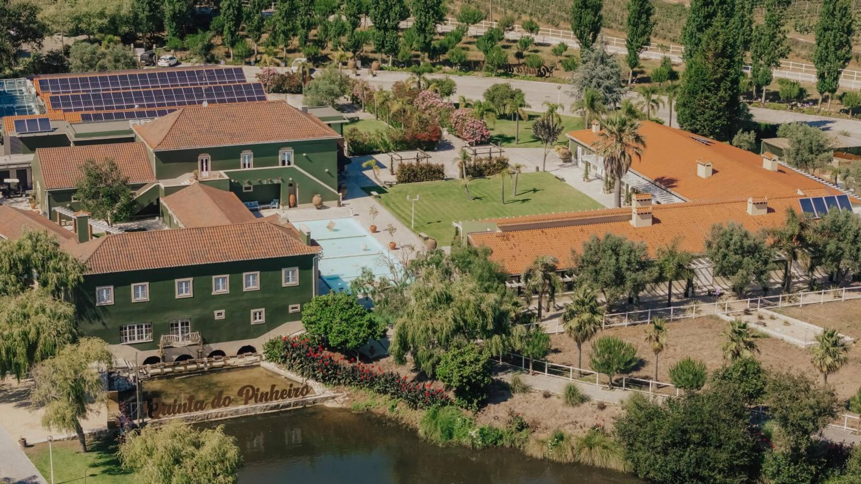 Property building in Quinta do Pinheiro Hotel E Eventos by Grupo Quinta dos Lagos