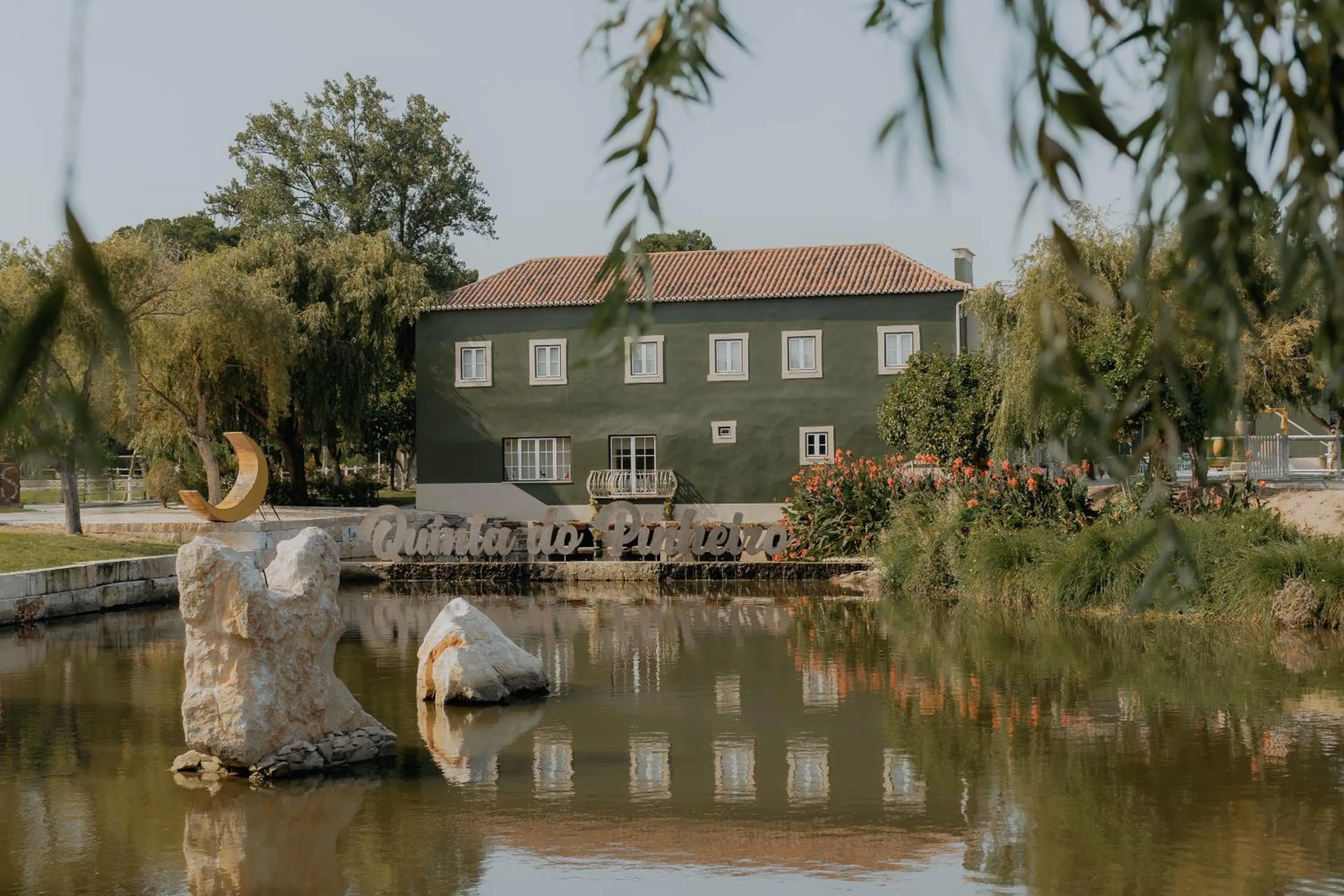 Property building in Quinta do Pinheiro Hotel E Eventos by Grupo Quinta dos Lagos