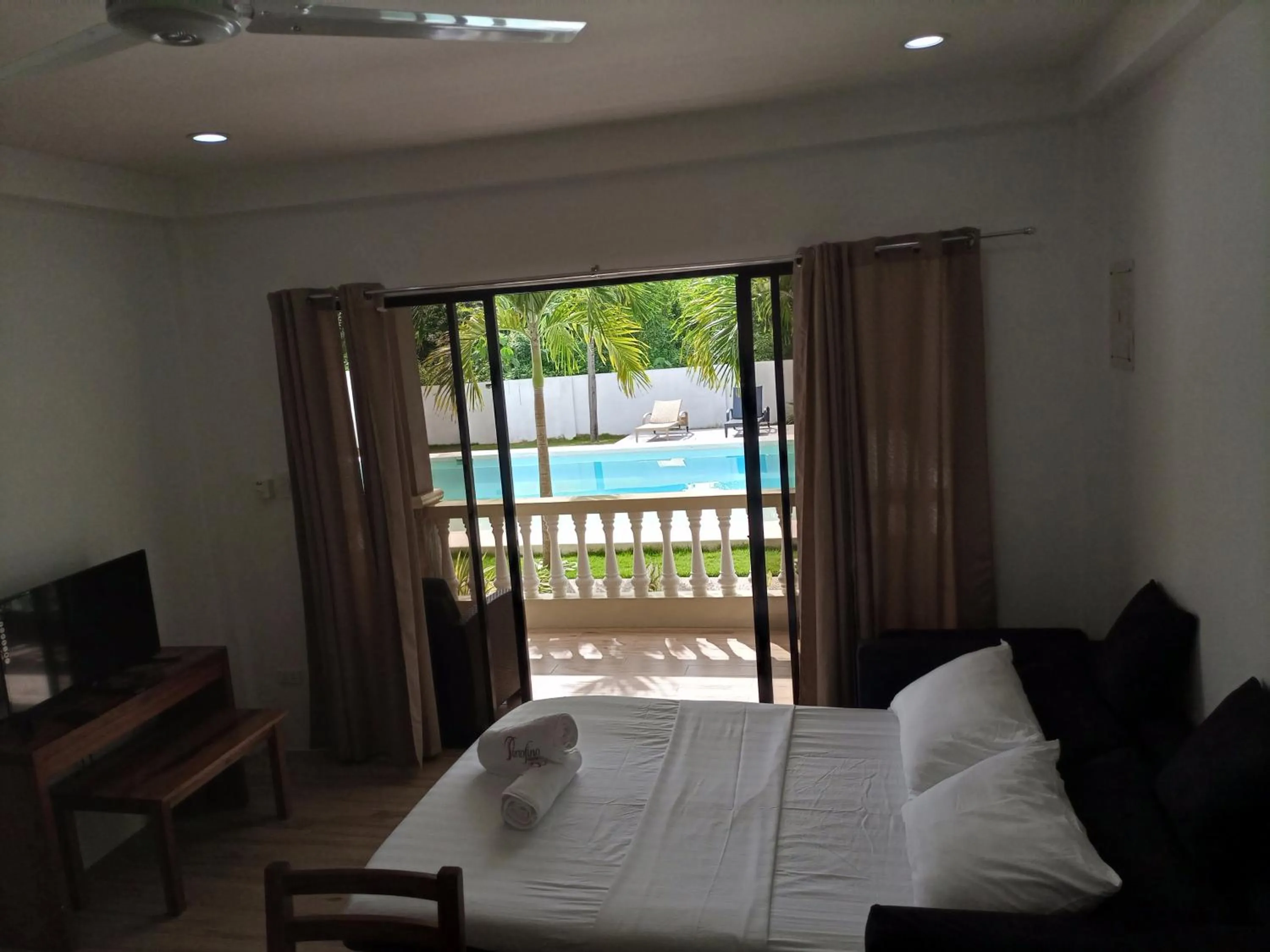 Bed in Portofino Panglao Bohol