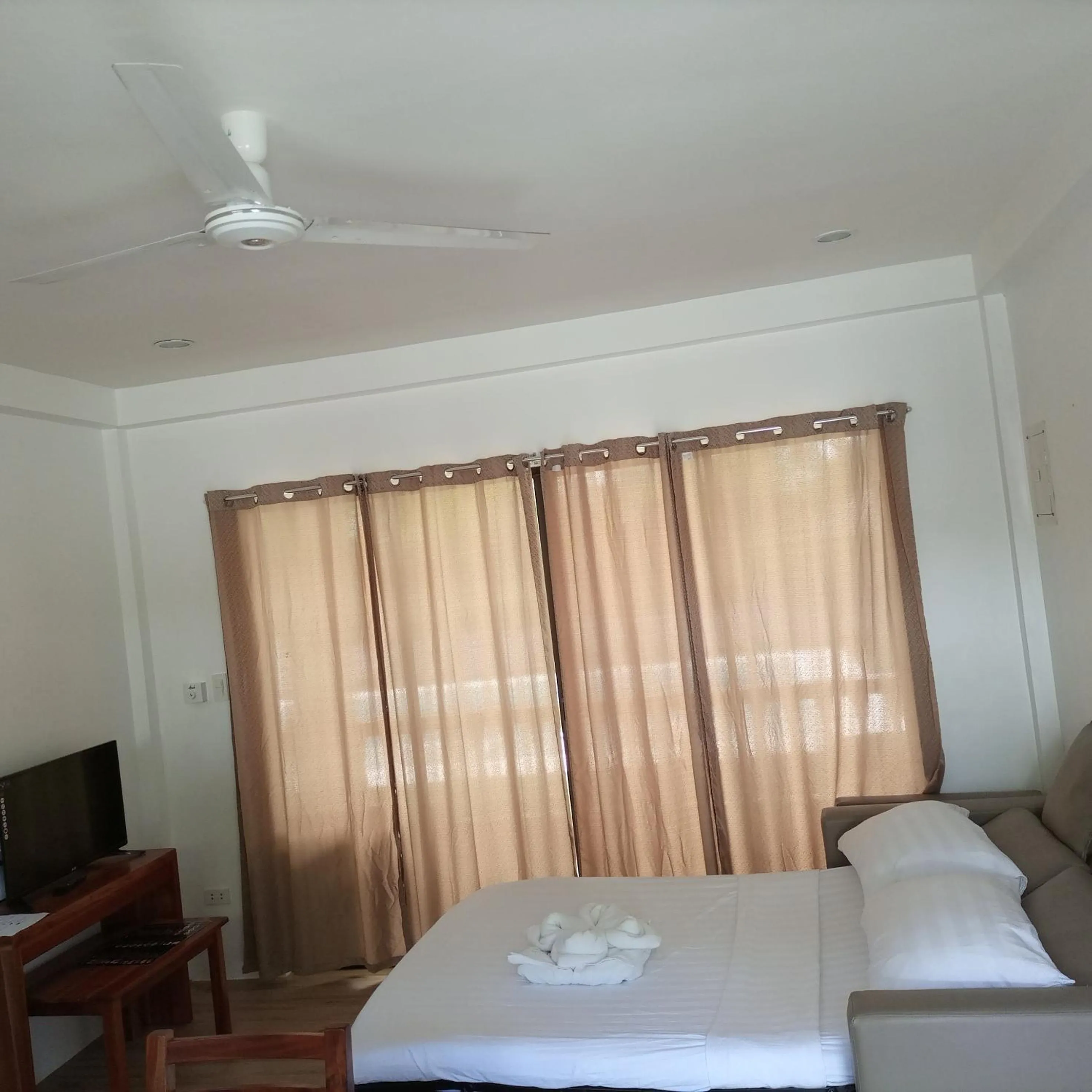 Bed in Portofino Panglao Bohol