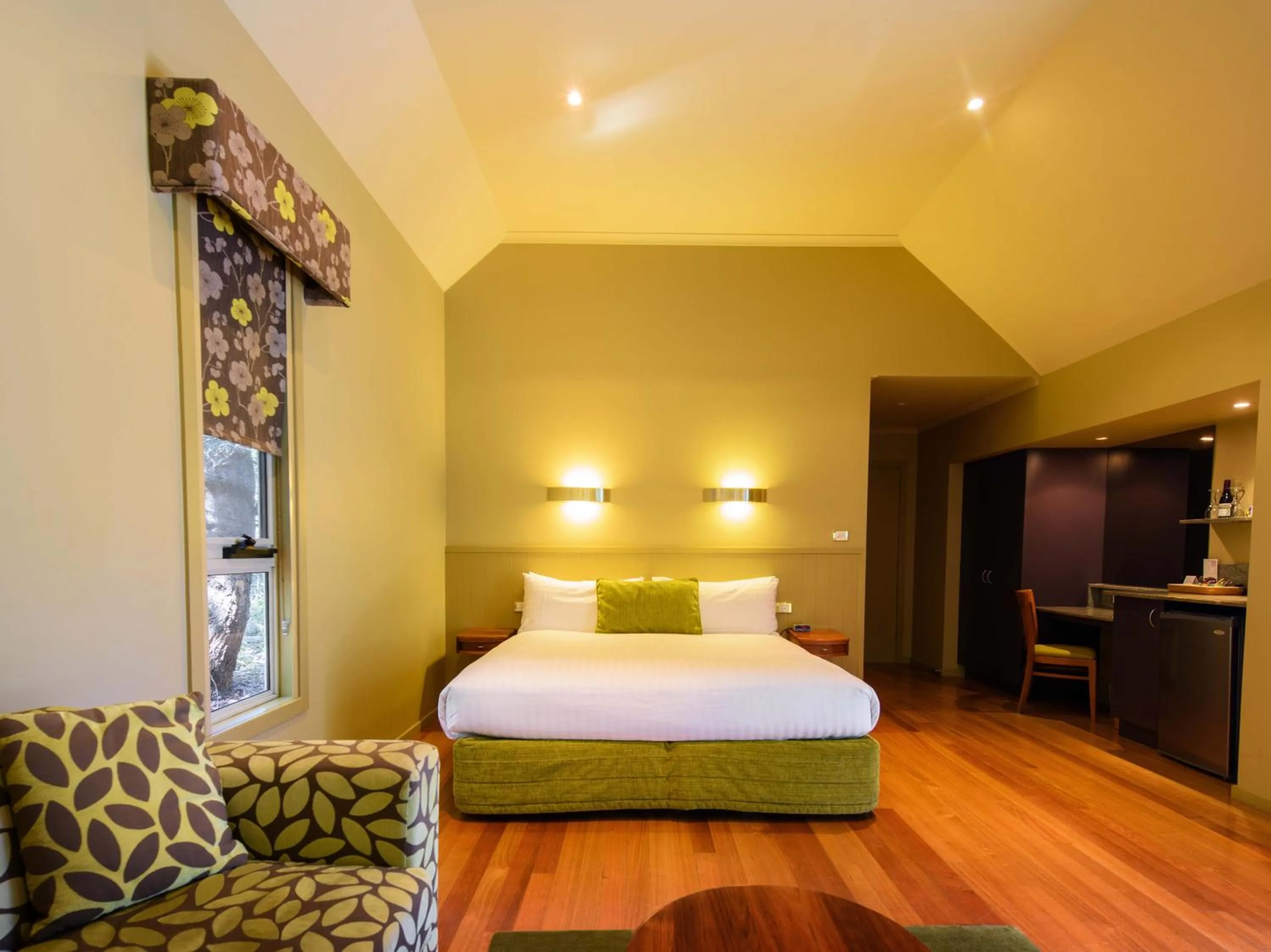 Seating area, Bed in Freycinet Lodge