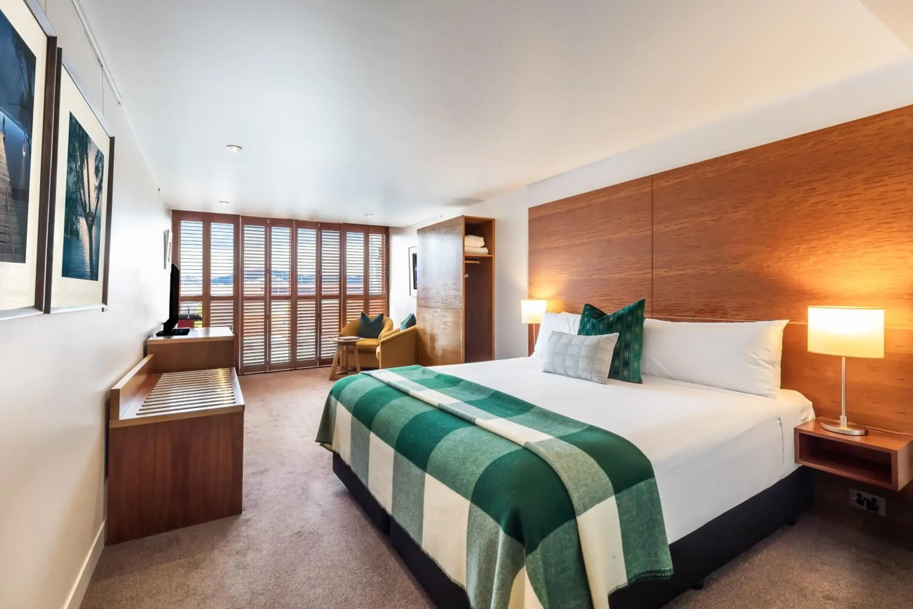 Deluxe Double Room with Spa Bath in The Henry Jones Art Hotel Deluxe Double Room with Spa Bath in The Henry Jones Art Hotel