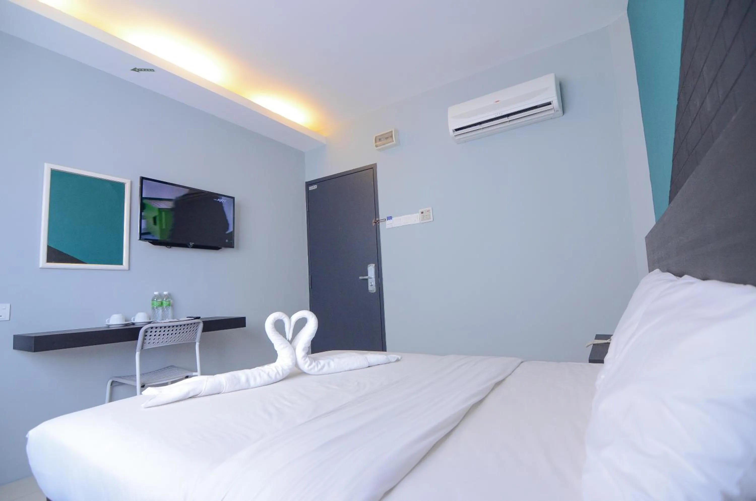 Photo of the whole room, Bed in Suite Dreamz Hotel