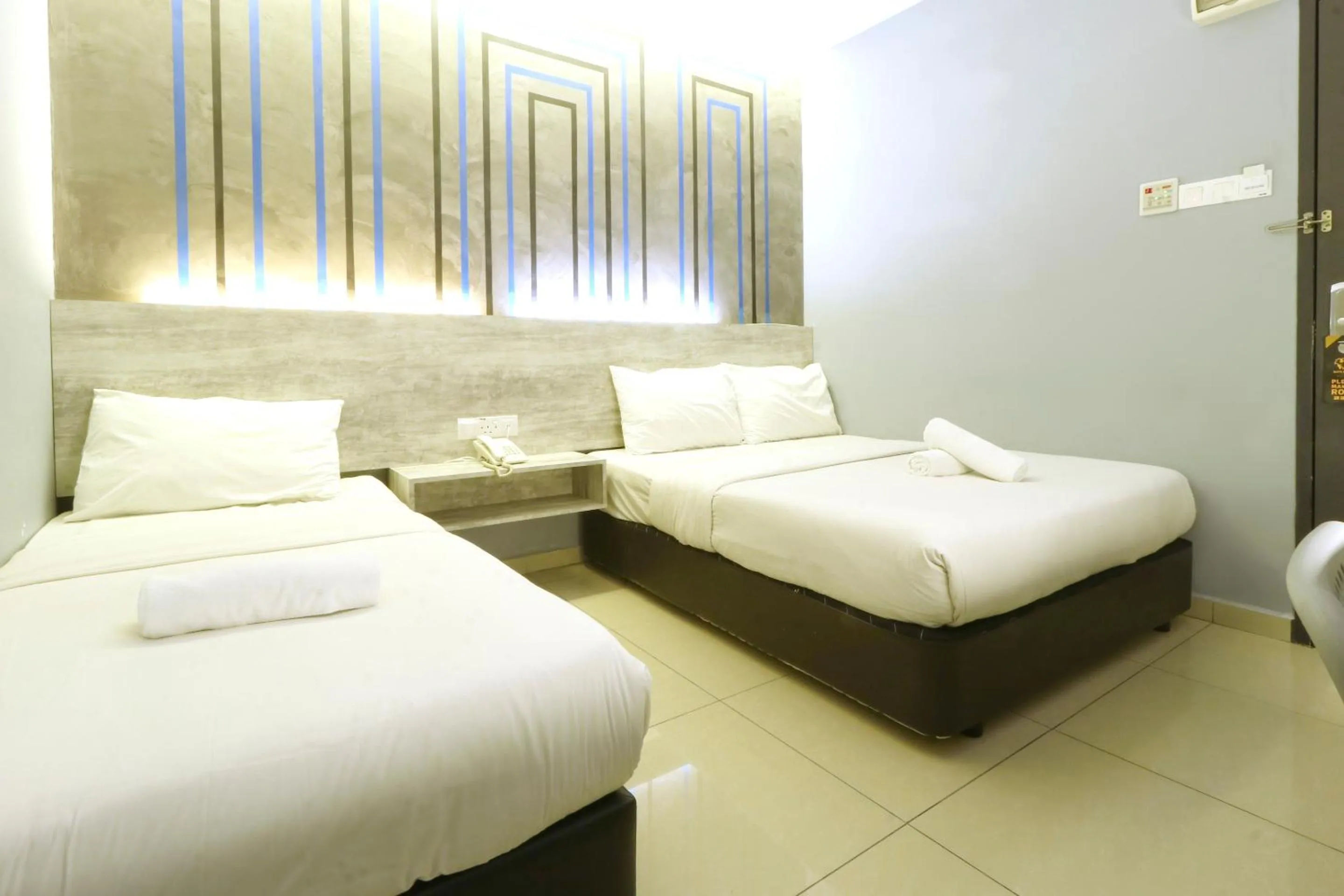 Photo of the whole room, Bed in Suite Dreamz Hotel