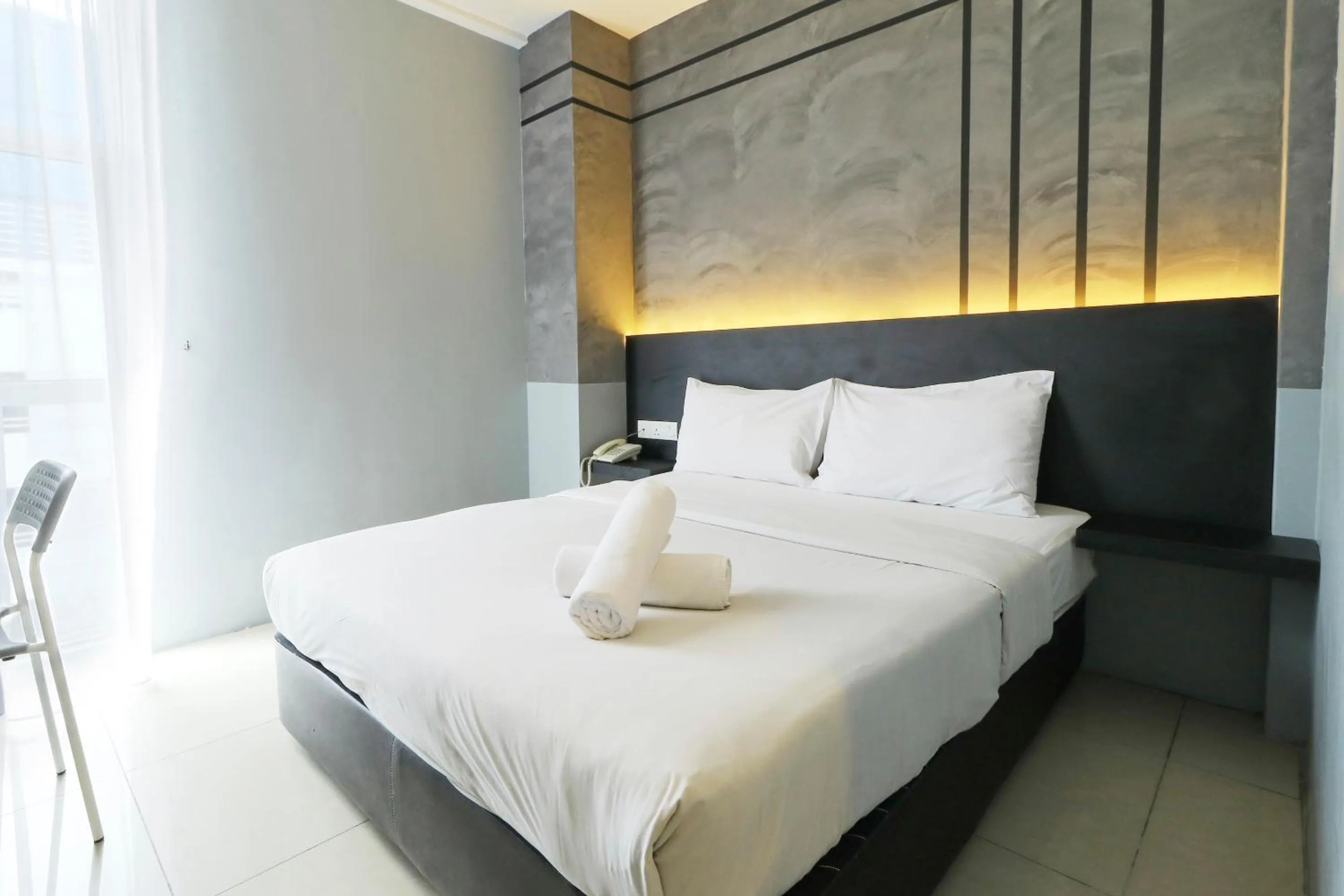 Bedroom, Bed in Suite Dreamz Hotel