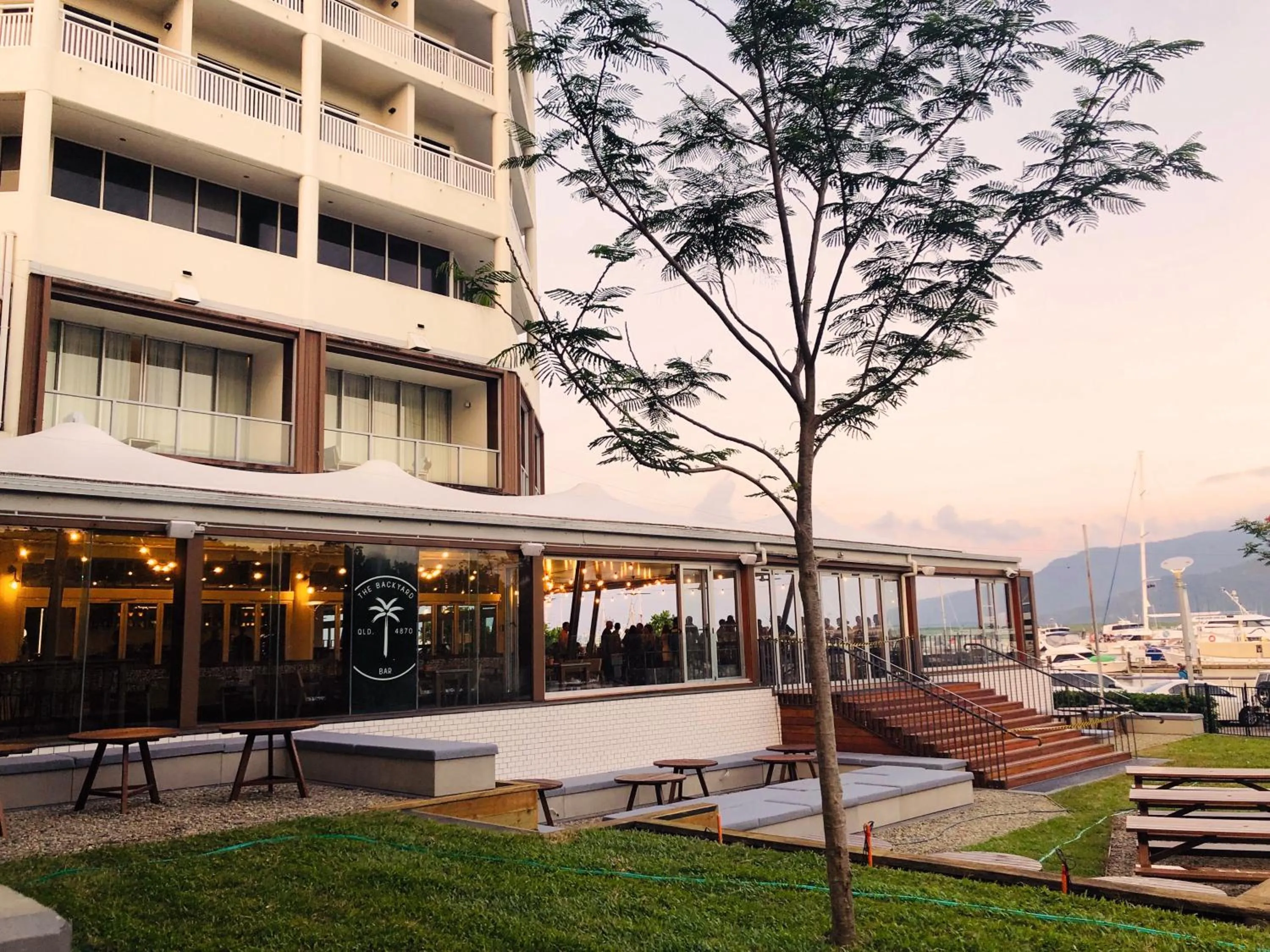 Property building in Shangri-La The Marina, Cairns