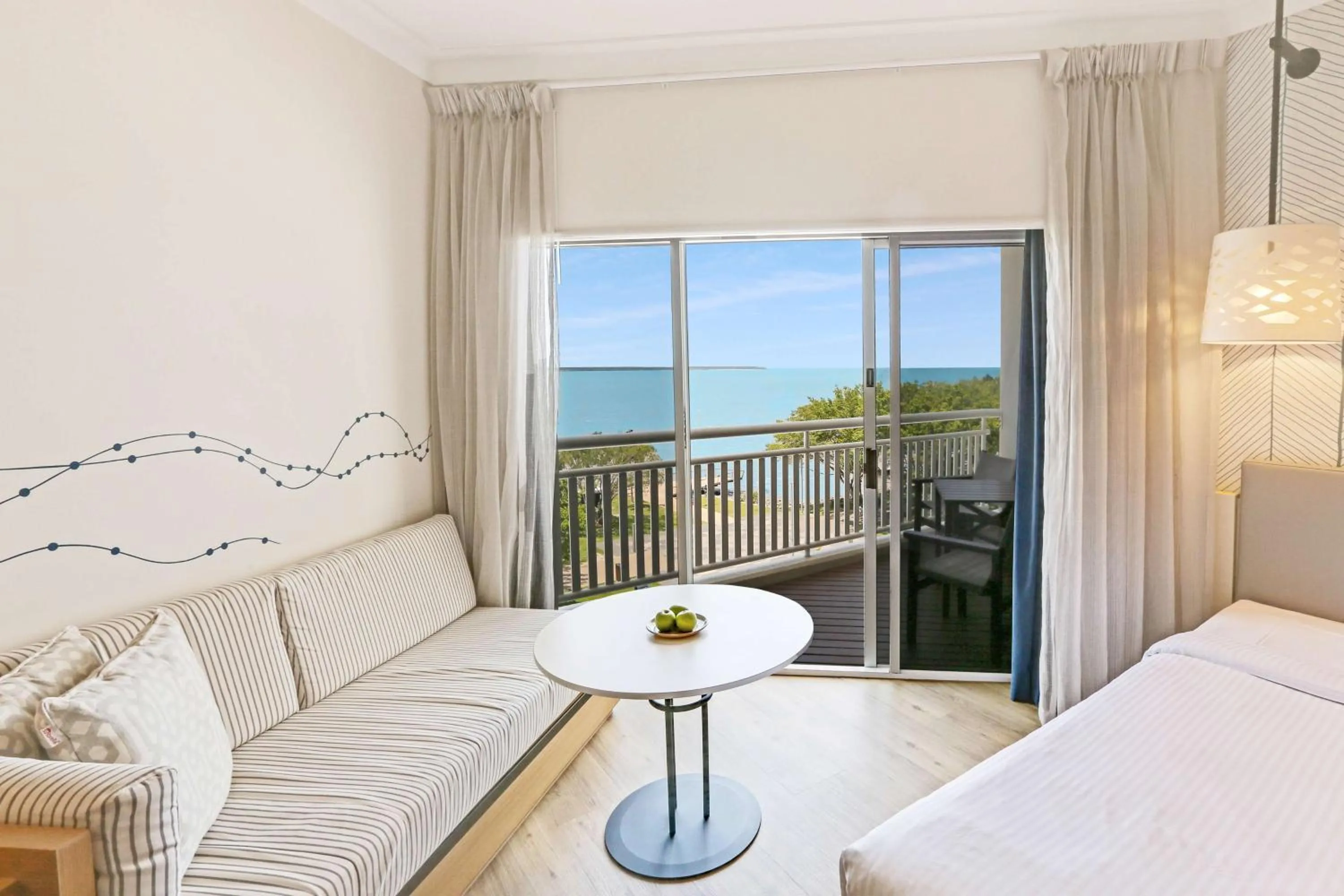 Bedroom, Bed in Shangri-La The Marina, Cairns