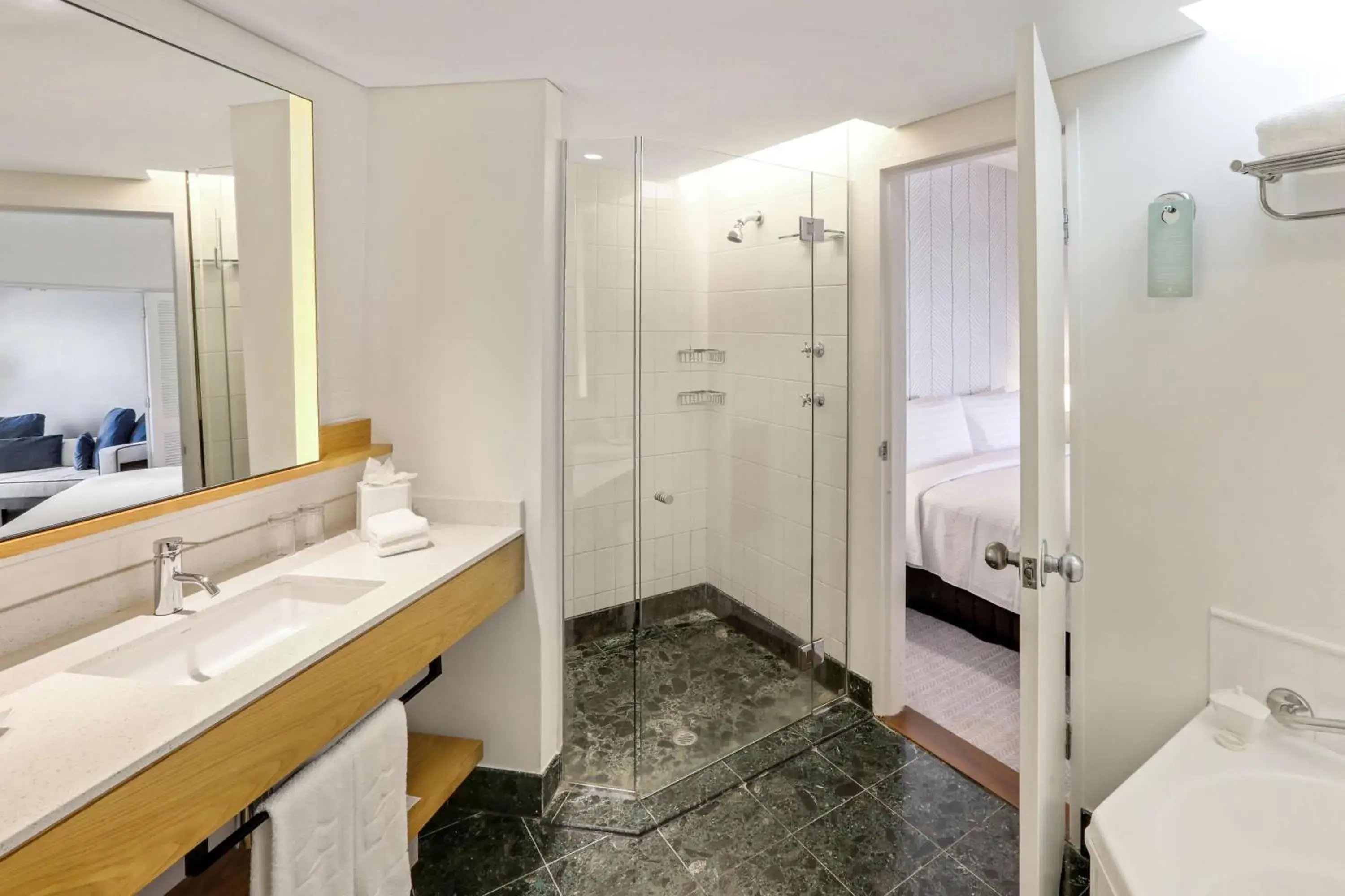 Executive Suite in Shangri-La The Marina, Cairns Executive Suite in Shangri-La The Marina, Cairns