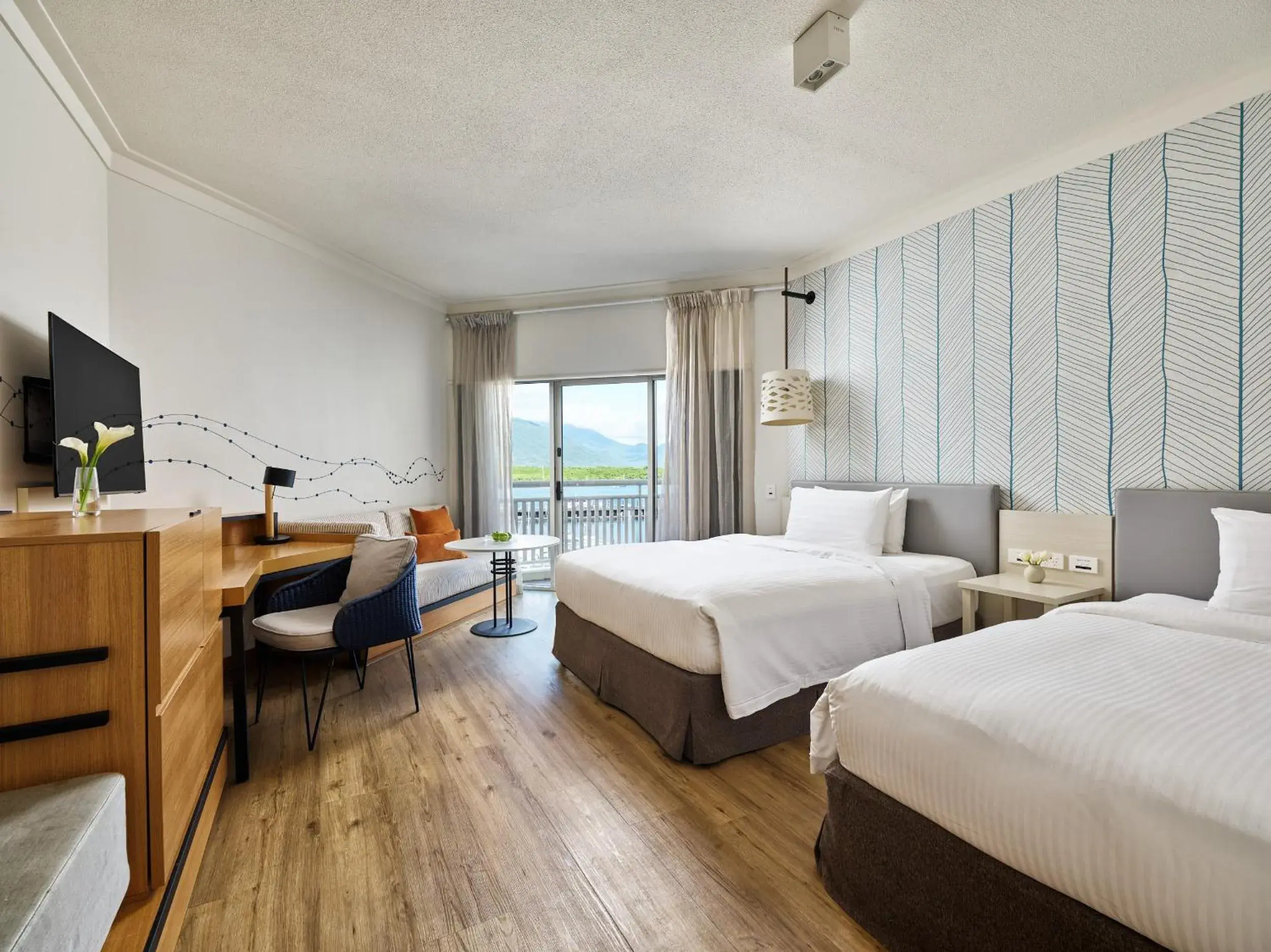 Bed in Shangri-La The Marina, Cairns Bed in Shangri-La The Marina, Cairns