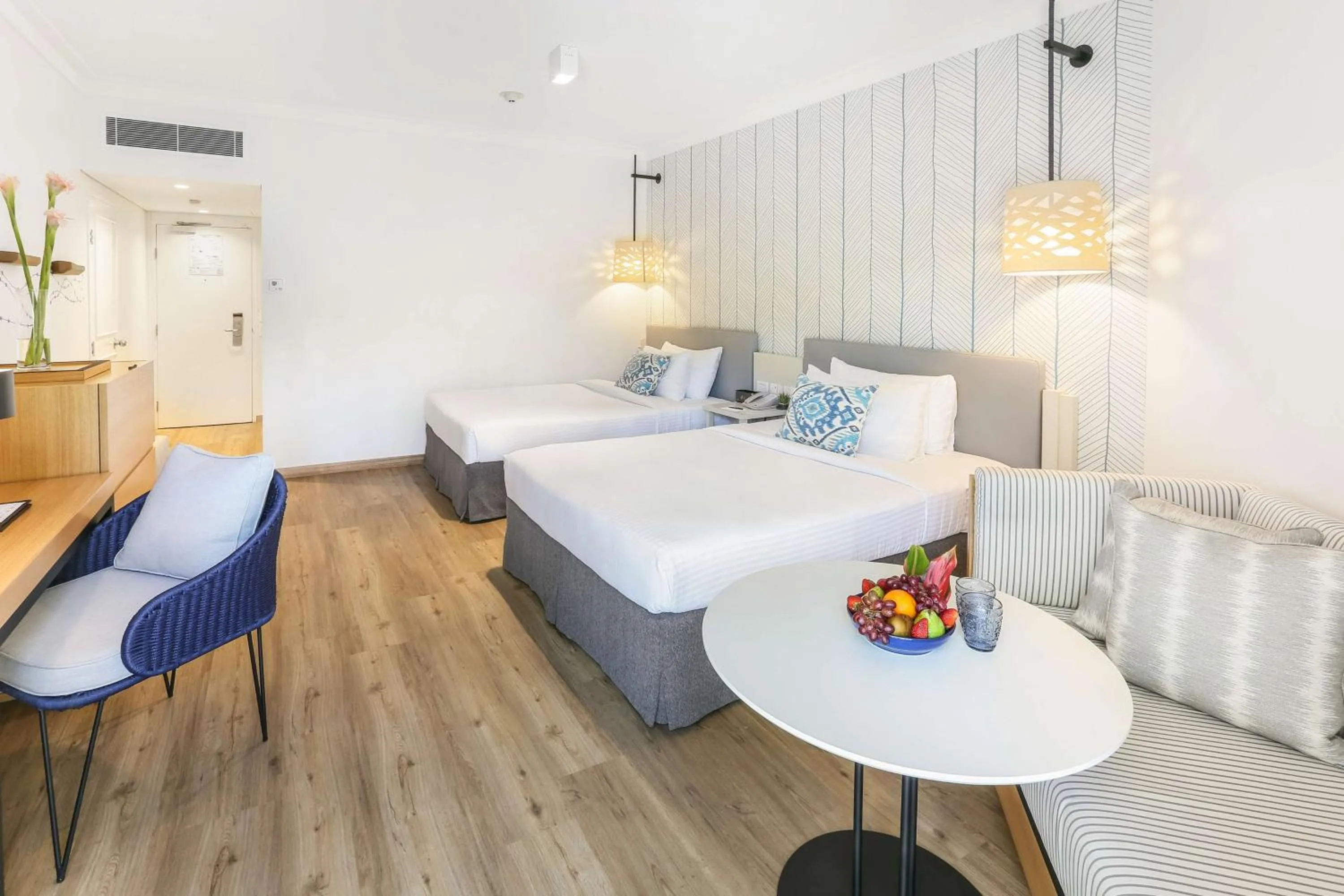 Bedroom, Bed in Shangri-La The Marina, Cairns