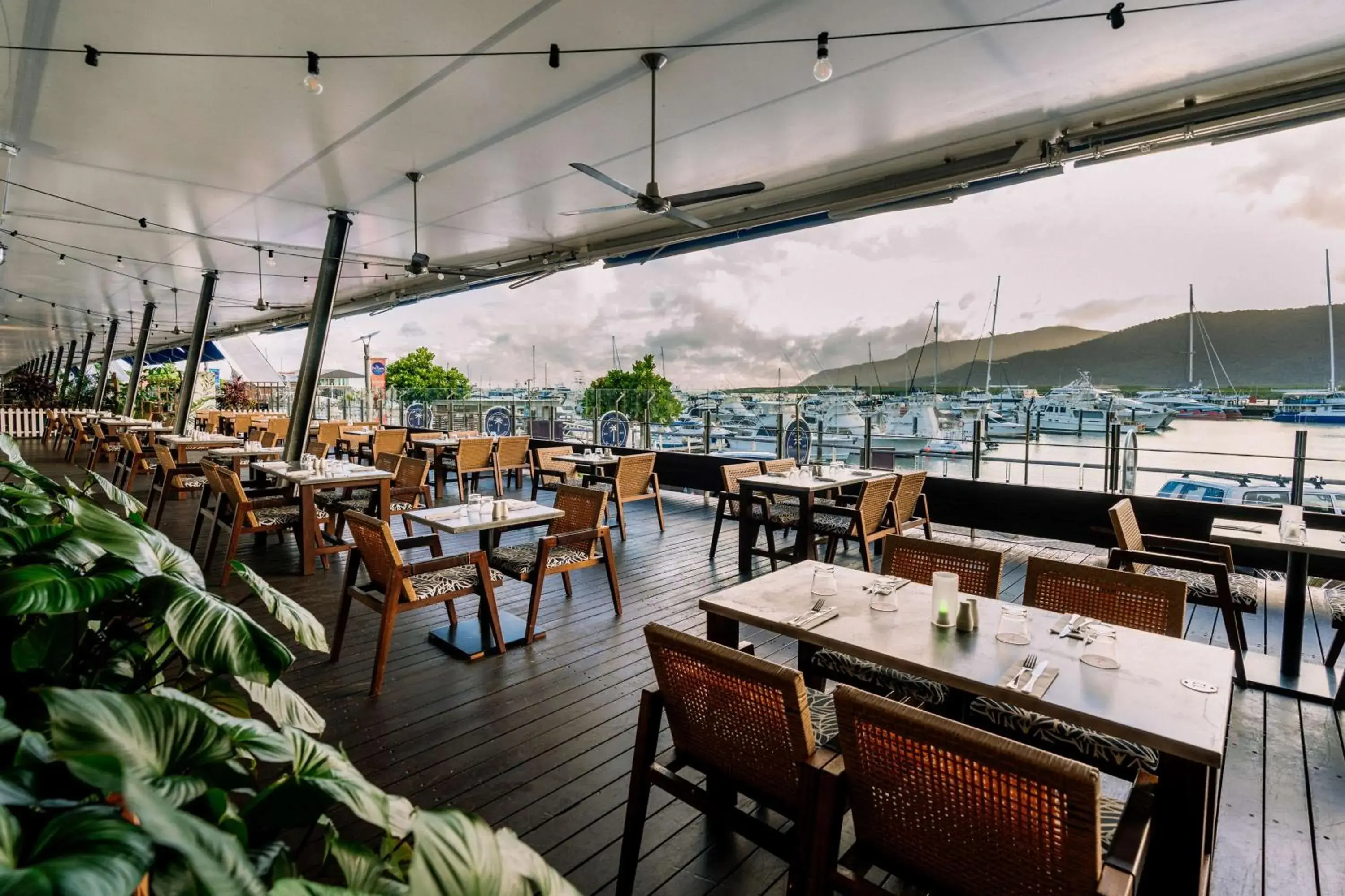 Restaurant/places to eat in Shangri-La The Marina, Cairns Restaurant/places to eat in Shangri-La The Marina, Cairns