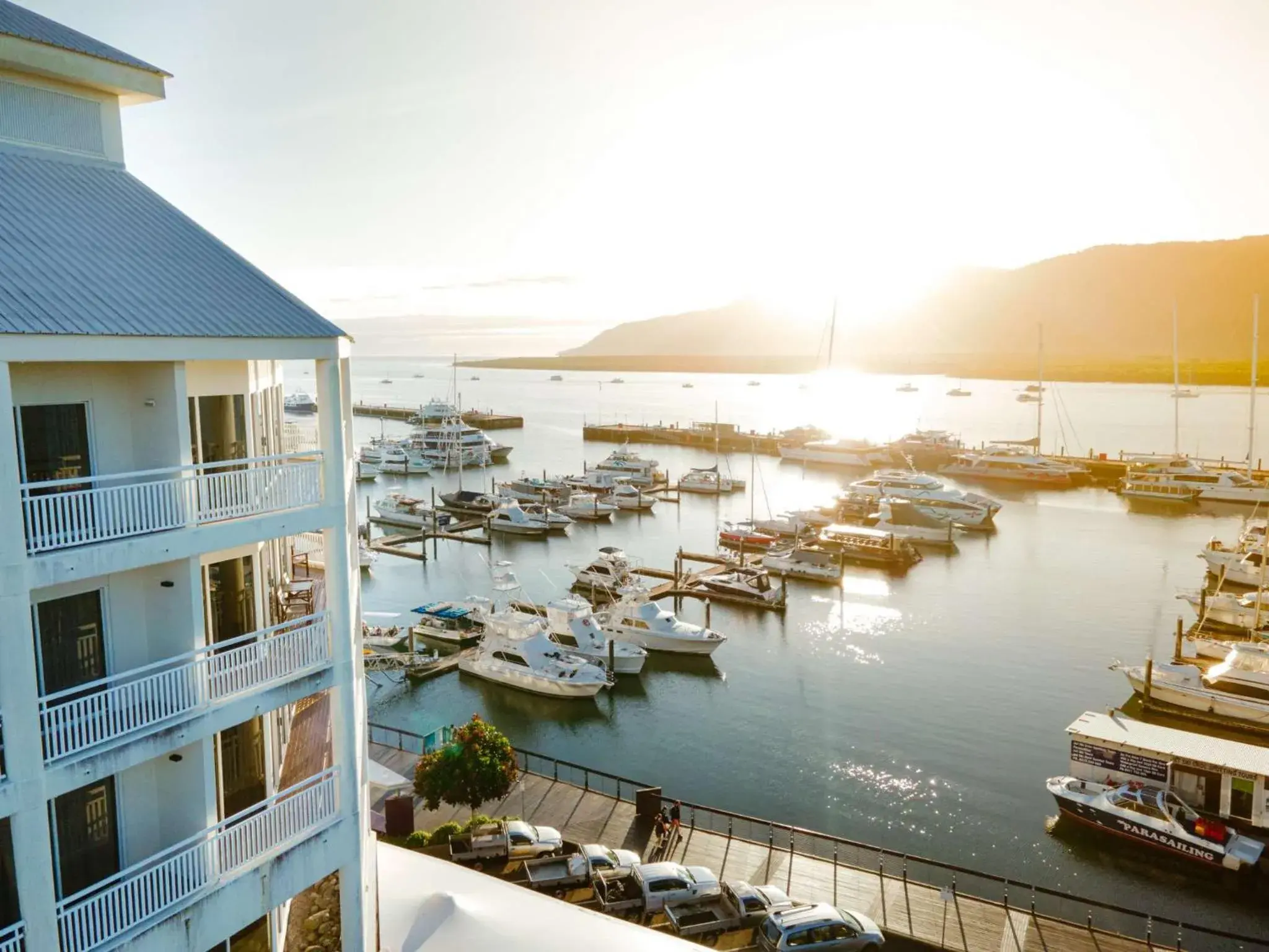 Property building in Shangri-La The Marina, Cairns Property building in Shangri-La The Marina, Cairns