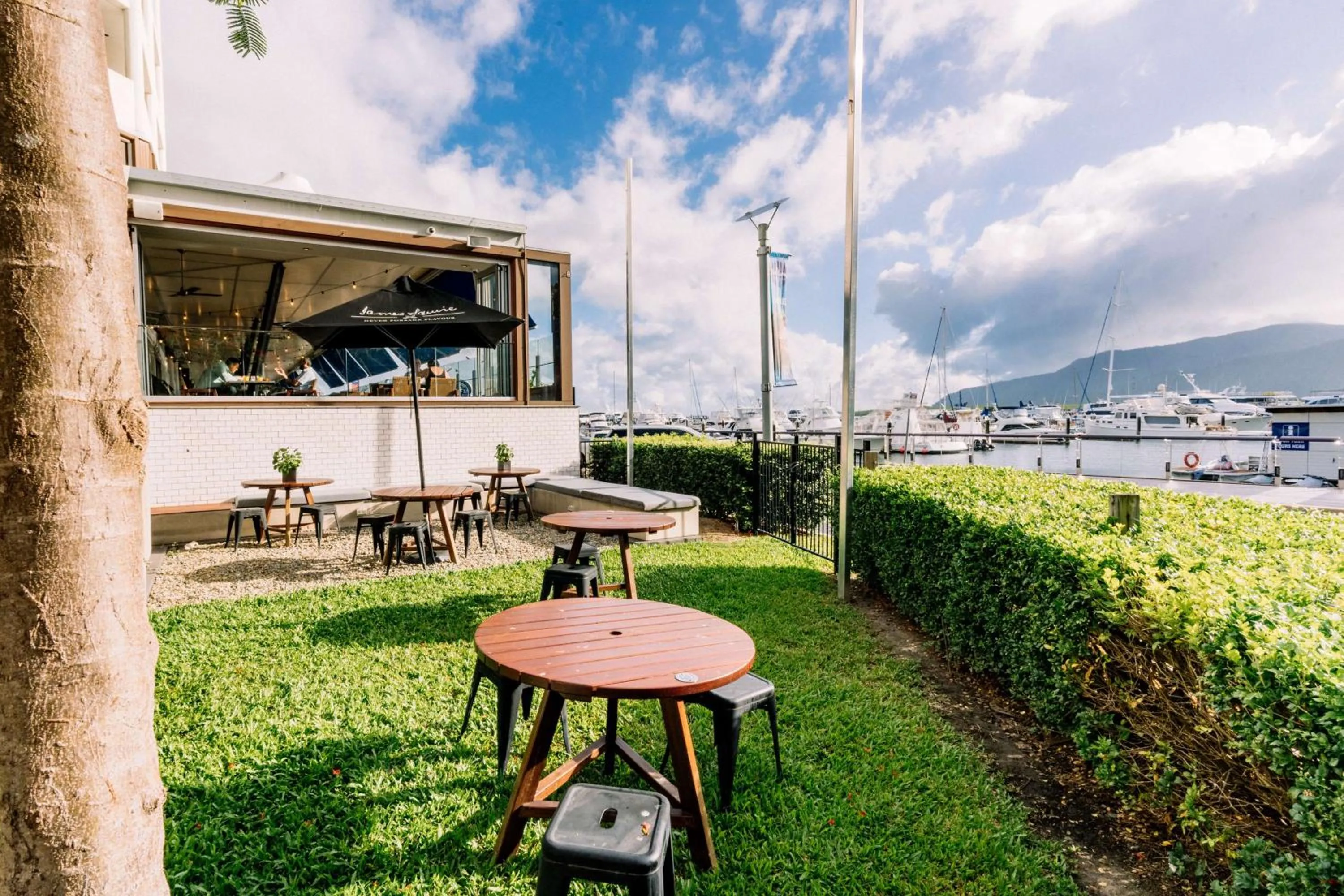 Facade/entrance in Shangri-La The Marina, Cairns