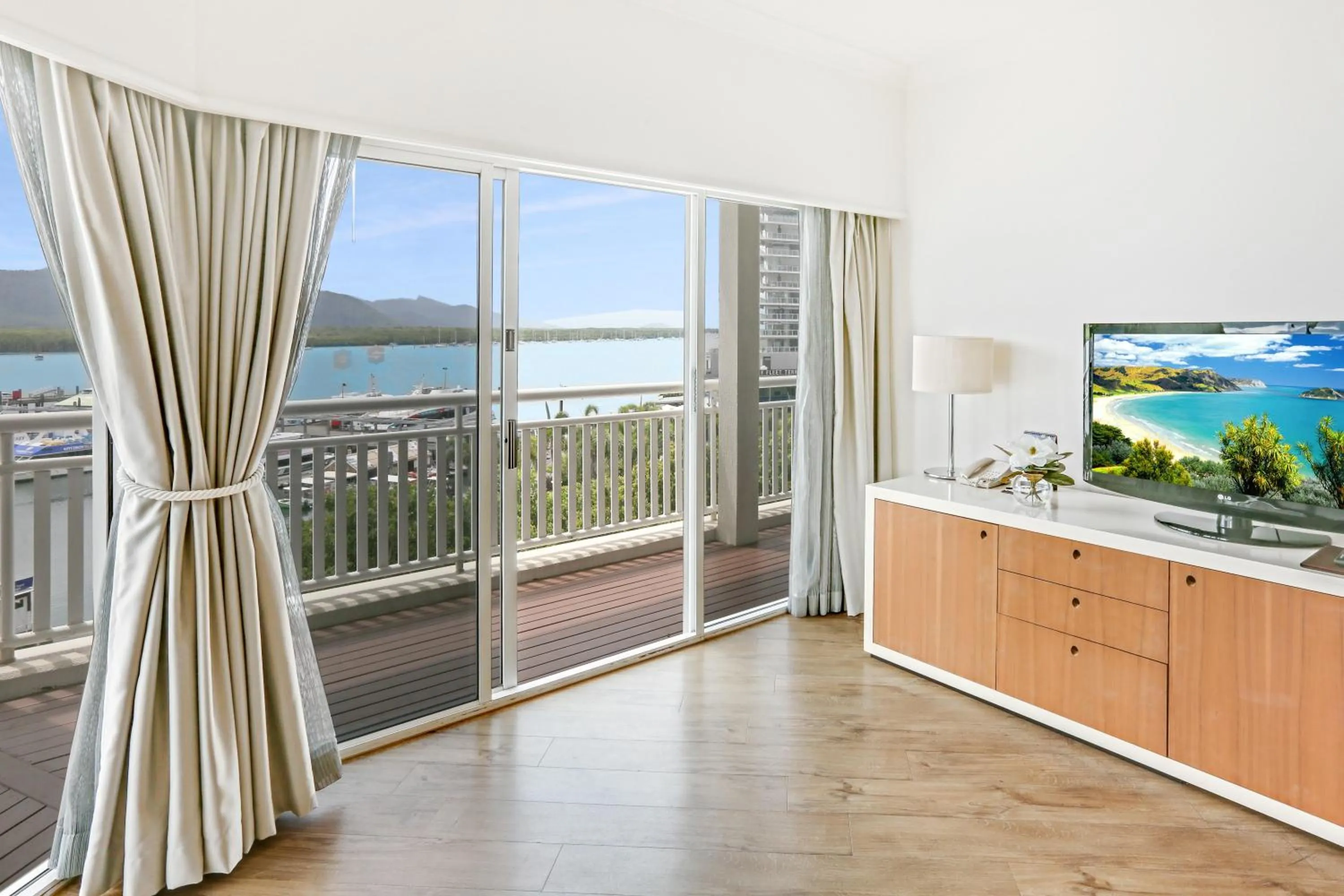 Balcony/Terrace in Shangri-La The Marina, Cairns