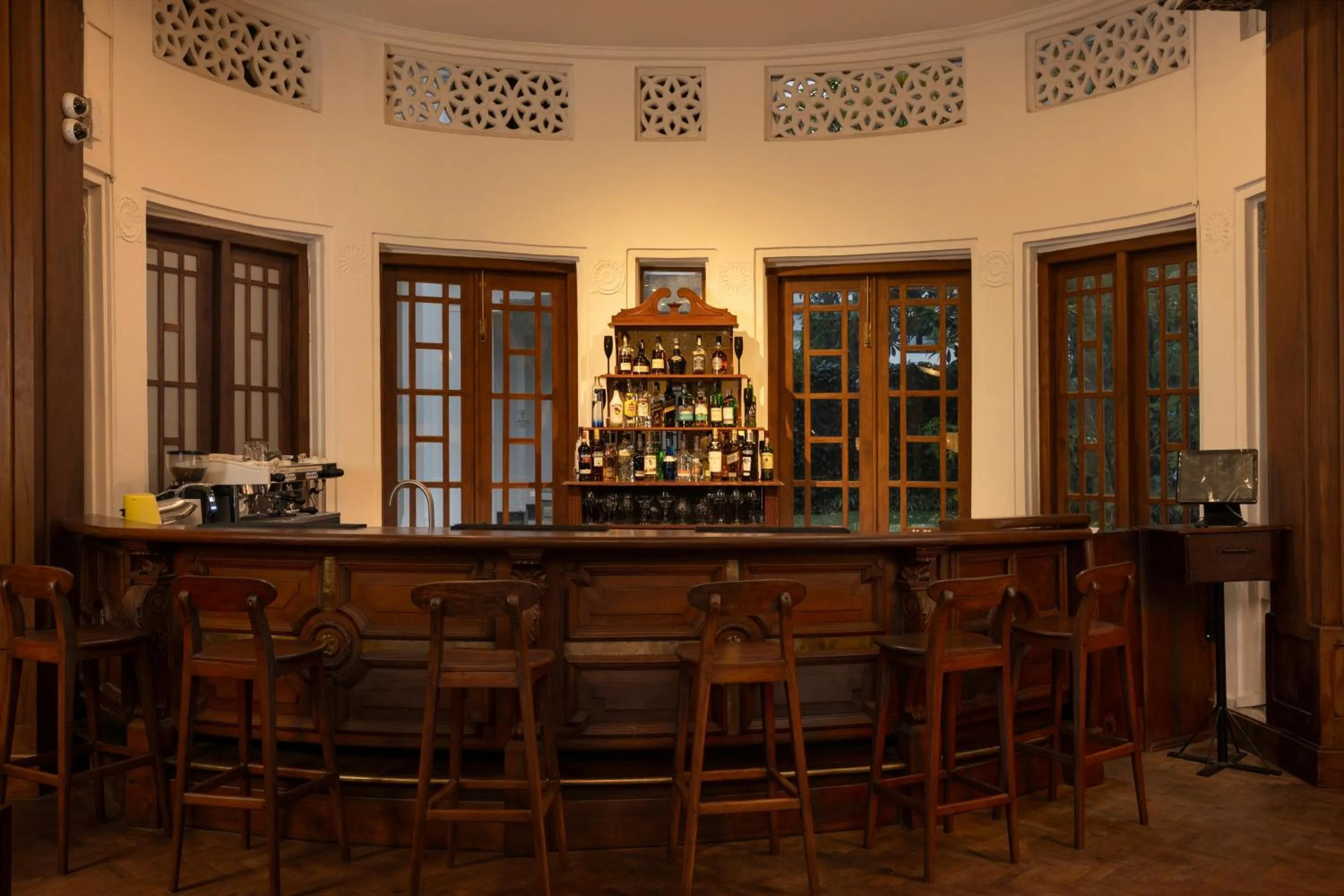 Lounge or bar in Hotel Suisse Kandy - Since 1890