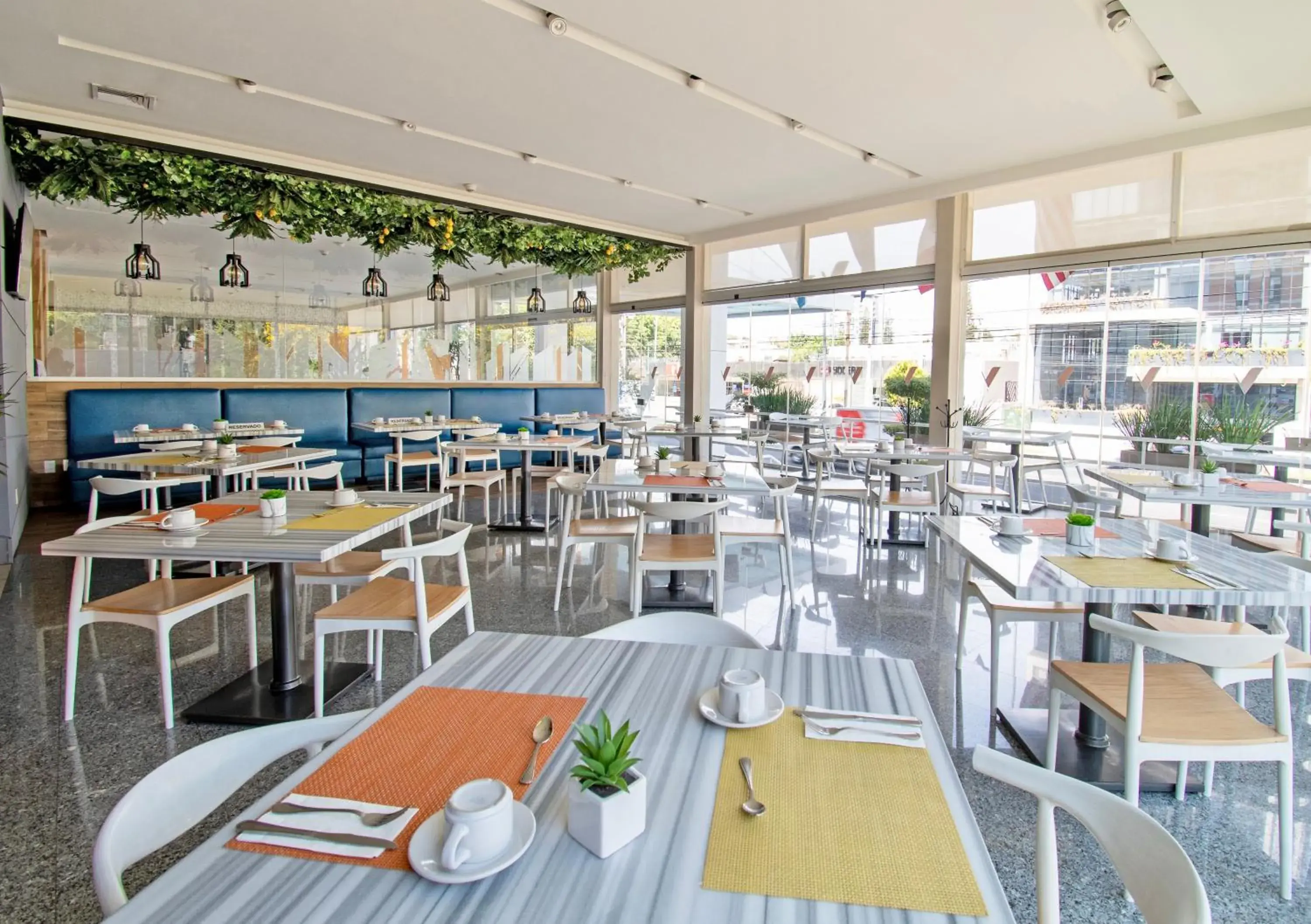 Restaurant/places to eat in Hotel Velvet Plaza Restaurant/places to eat in Hotel Velvet Plaza