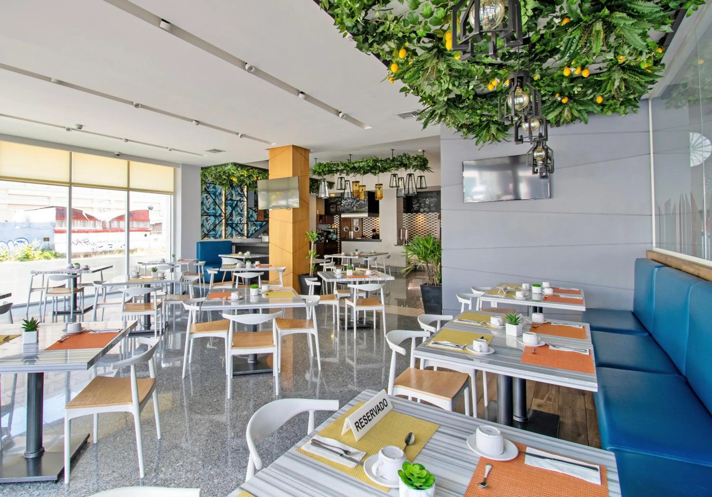 Restaurant/places to eat in Hotel Velvet Plaza