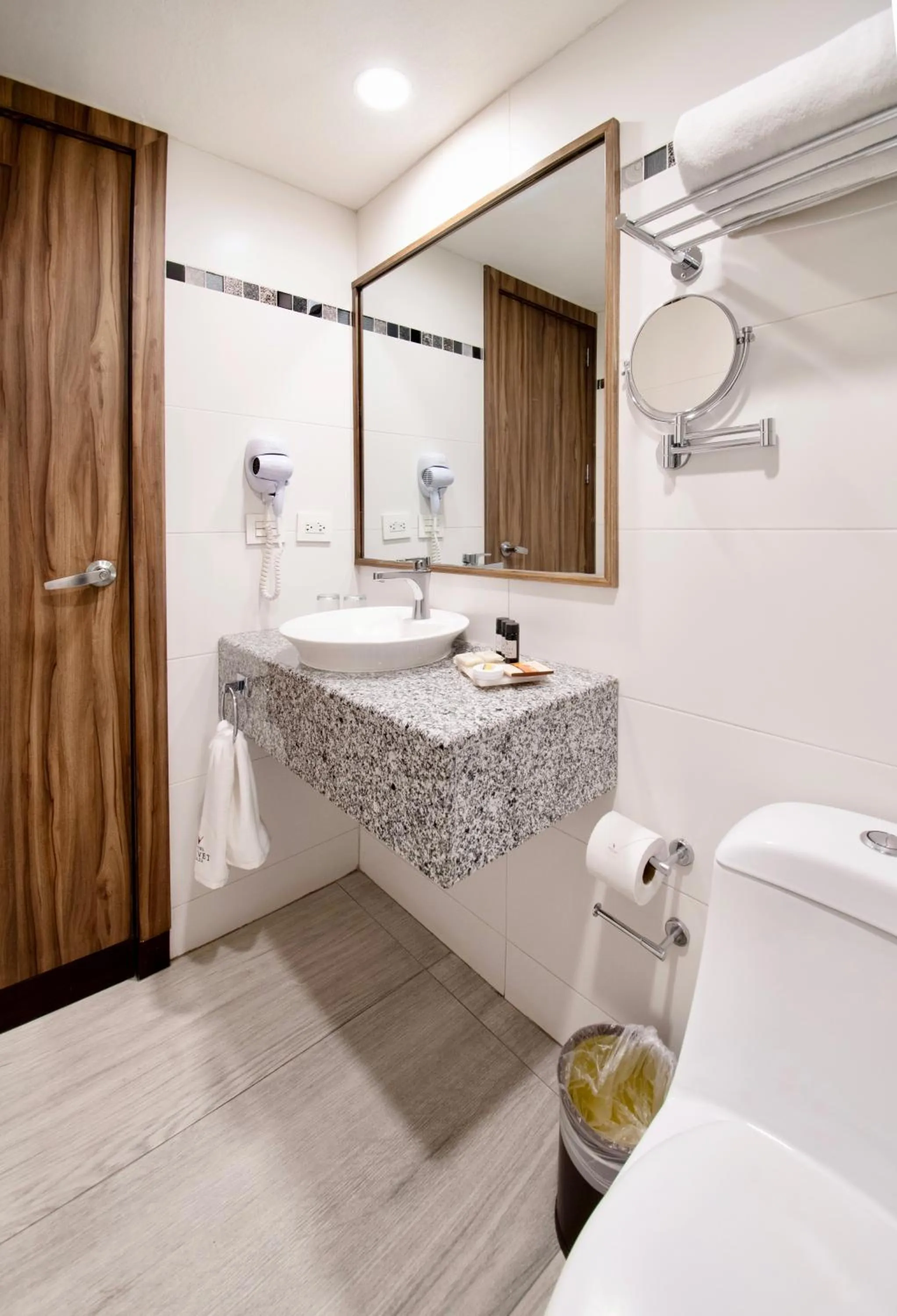 Bathroom in Hotel Velvet Plaza