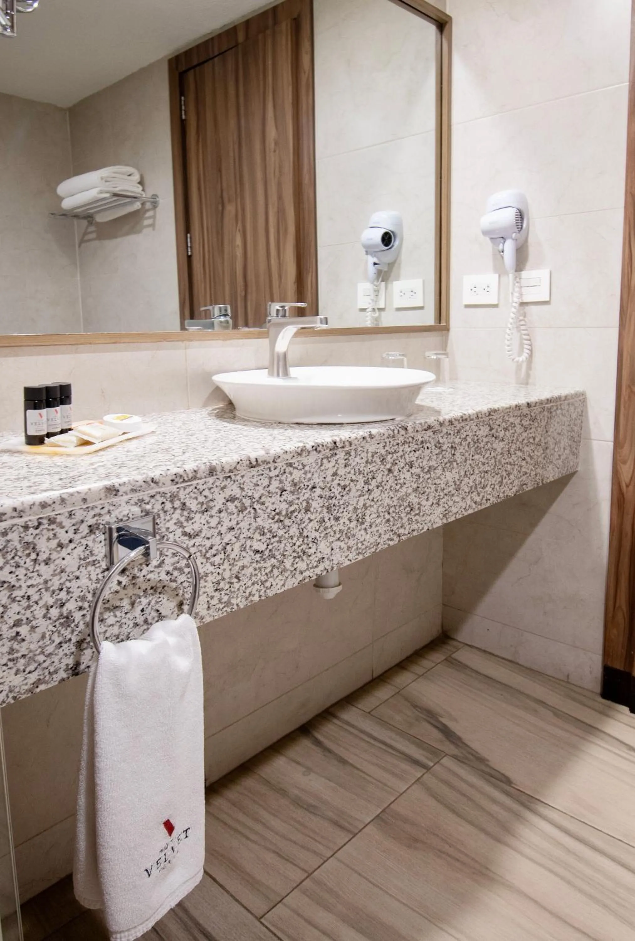 Bathroom in Hotel Velvet Plaza