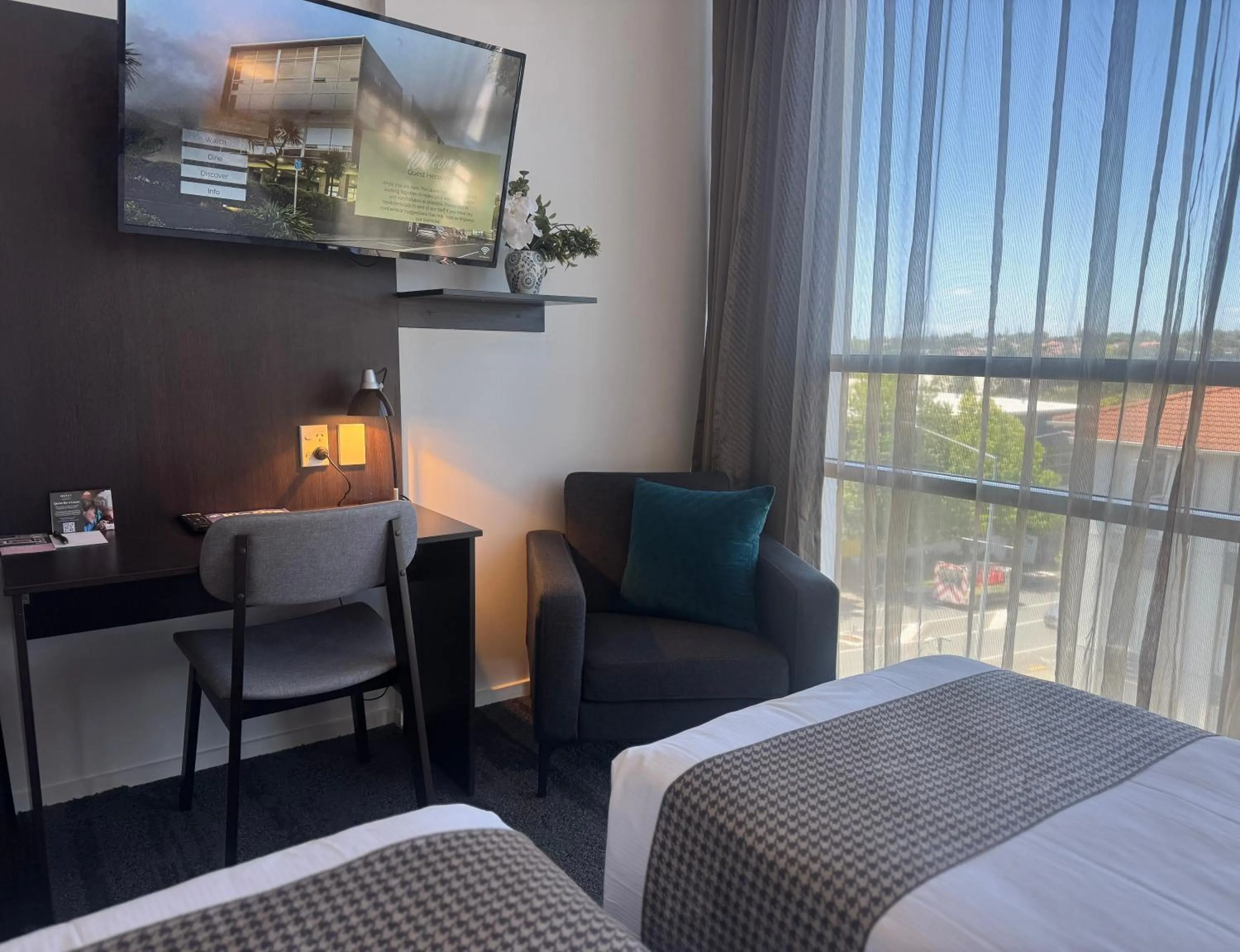 Bed in Quest Henderson, Auckland Apartment Hotel