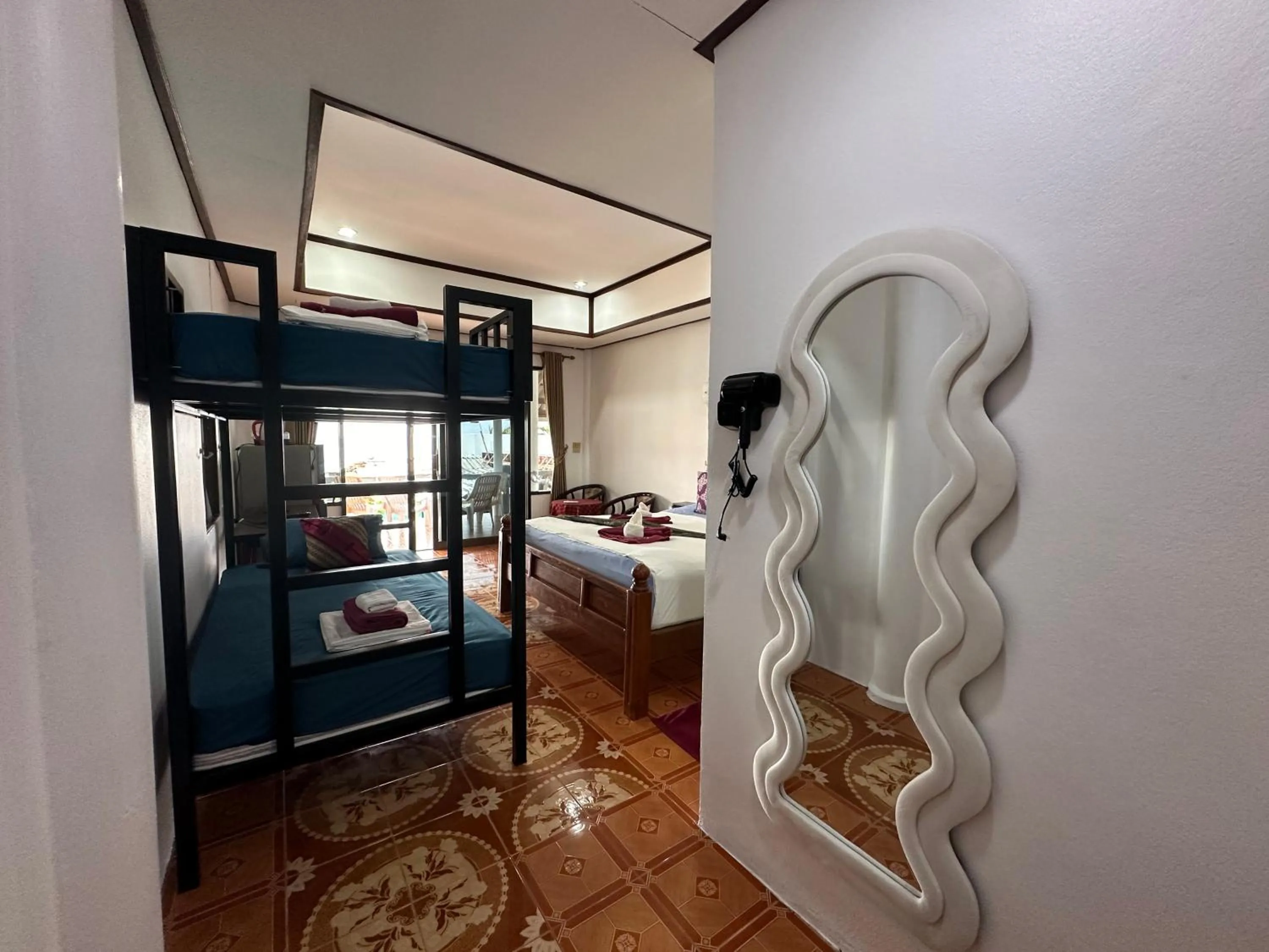 Photo of the whole room, Bed in Lanta Garden Home