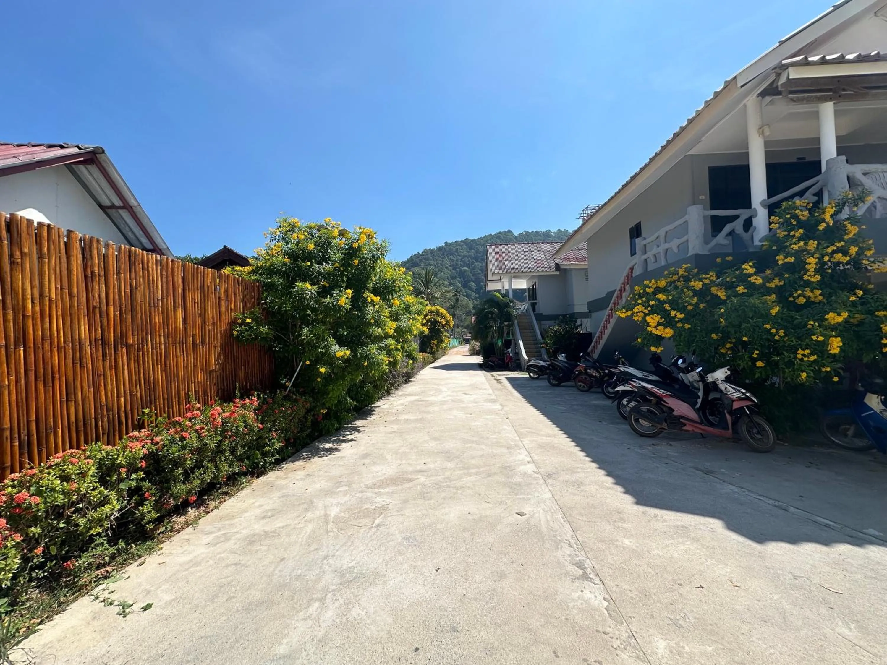 Street view in Lanta Garden Home