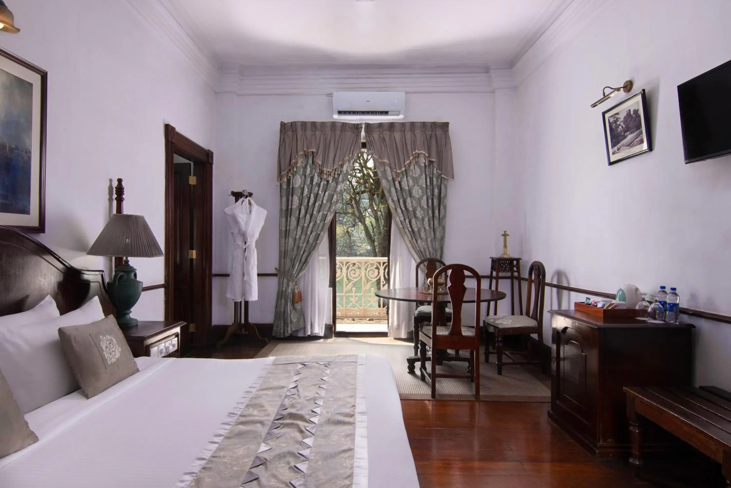 Photo of the whole room, Bed in Queen's Hotel Kandy - 160 Years of Heritage & Luxury Photo of the whole room, Bed in Queen's Hotel Kandy - 160 Years of Heritage & Luxury