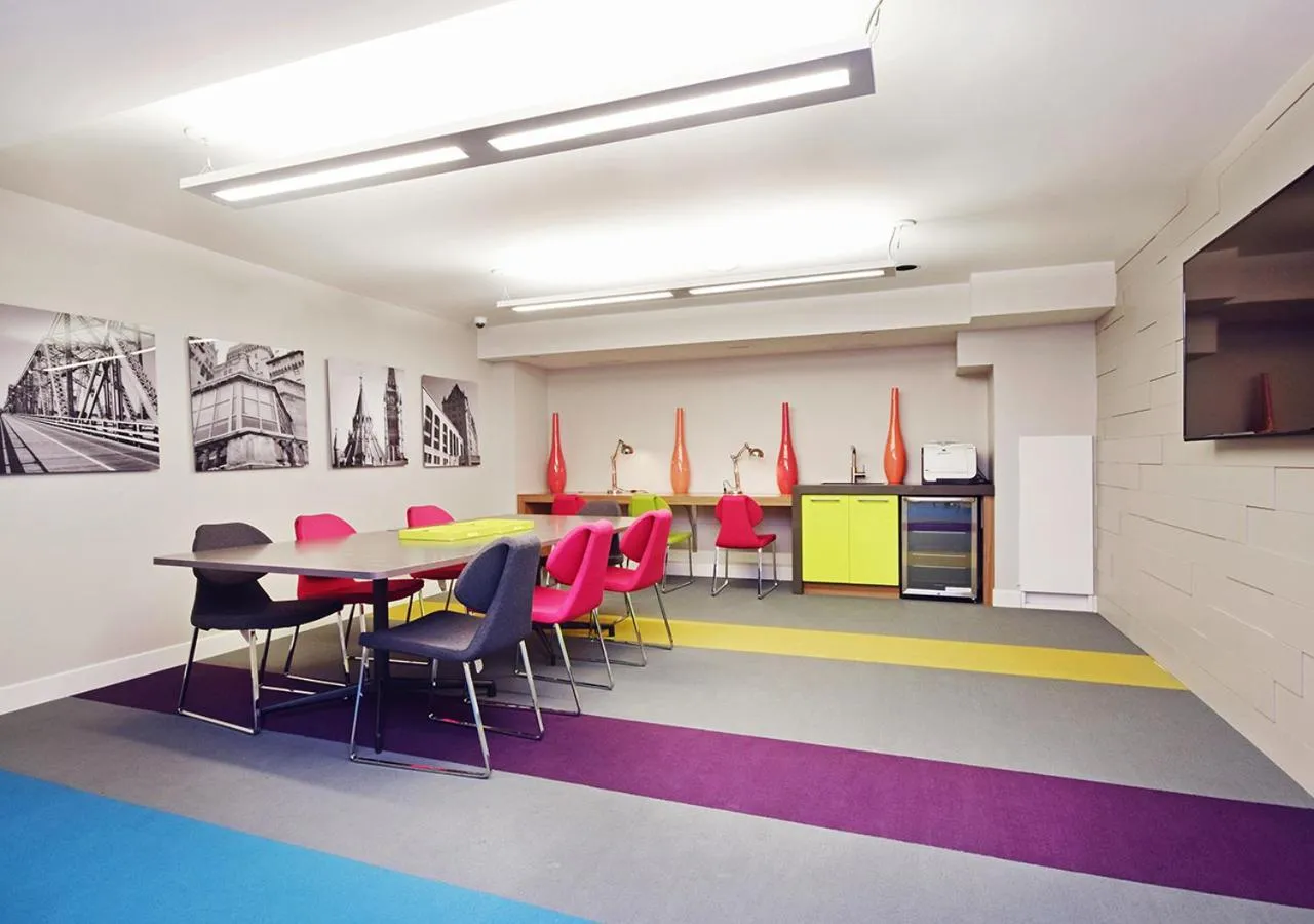 Communal lounge/ TV room in LIV Extended Stay