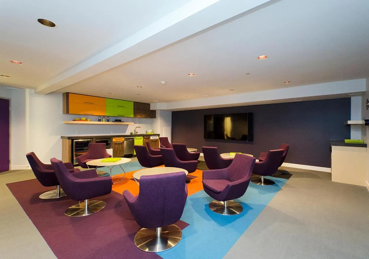 Communal lounge/ TV room in LIV Extended Stay