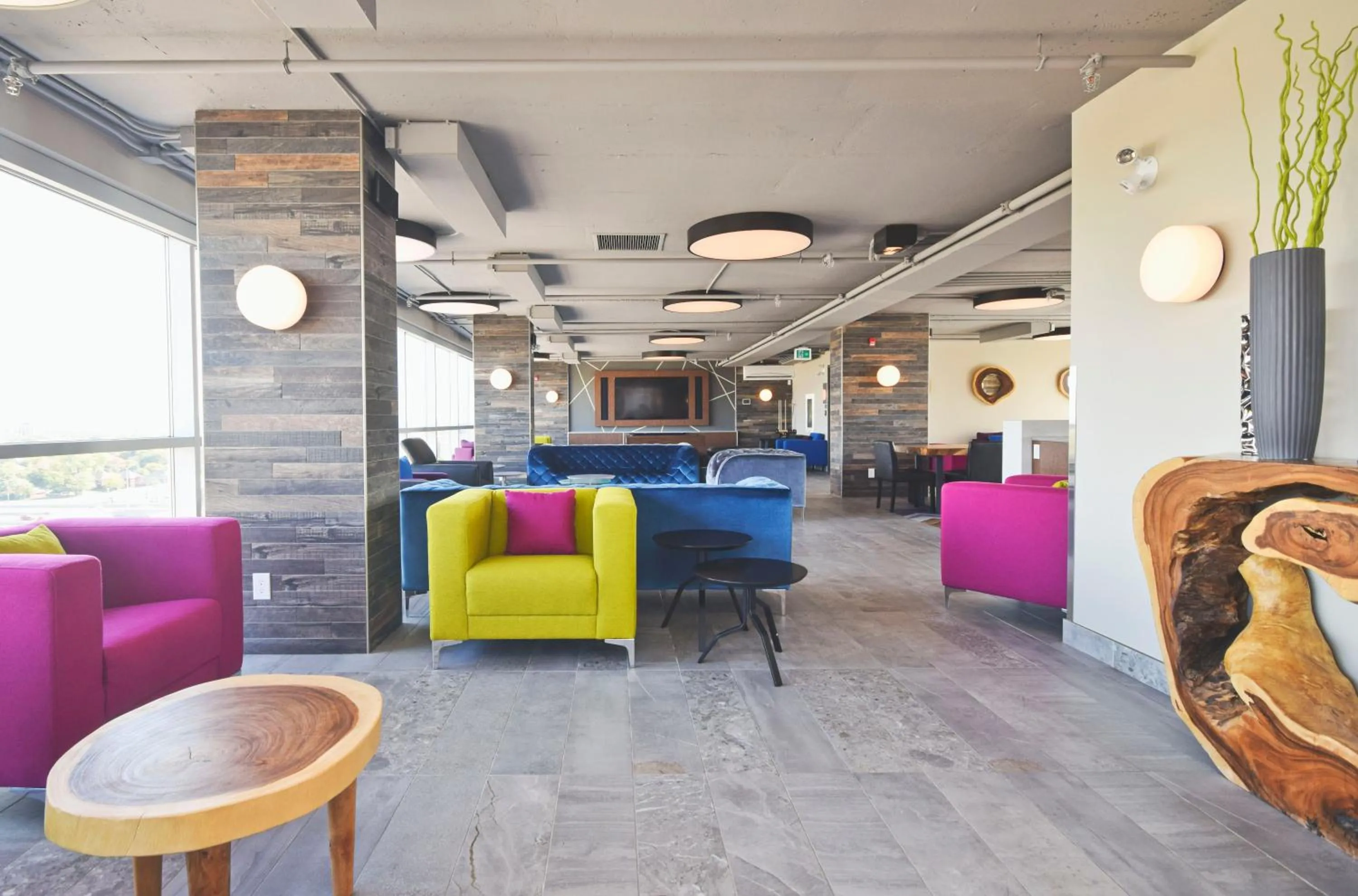 Communal lounge/ TV room in LIV Extended Stay