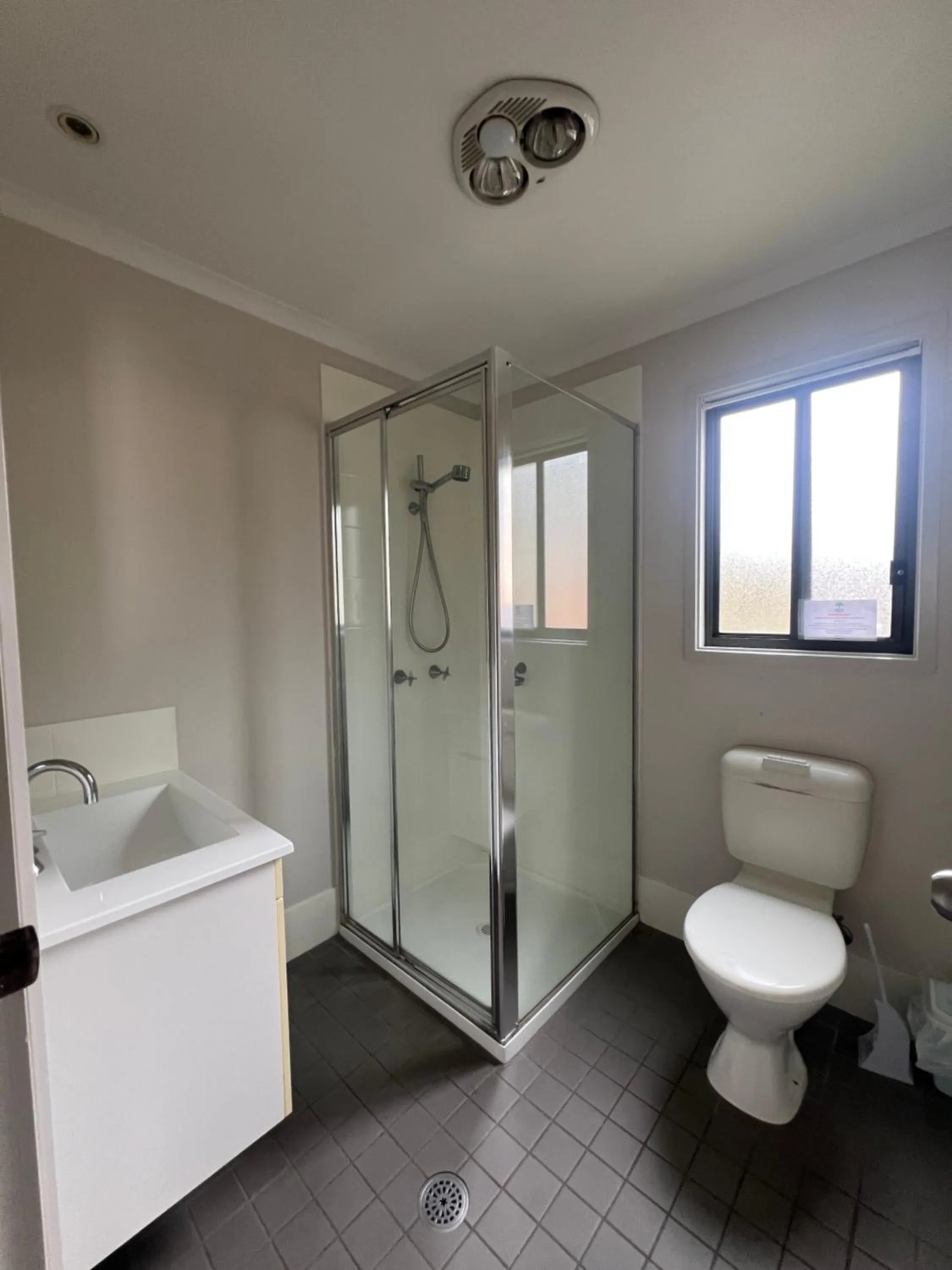 Bathroom in Lorikeet Holiday Park