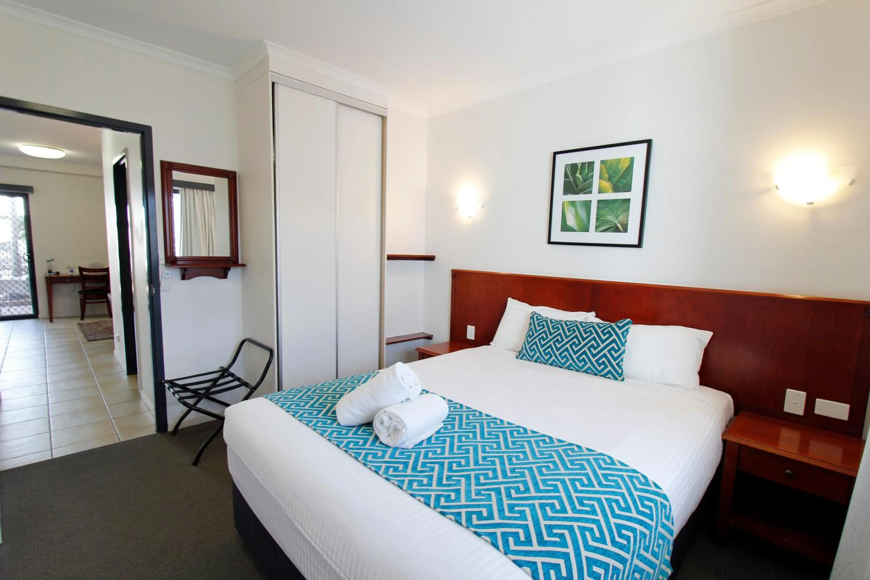 Bedroom, Bed in Coffee House Apartment Motel