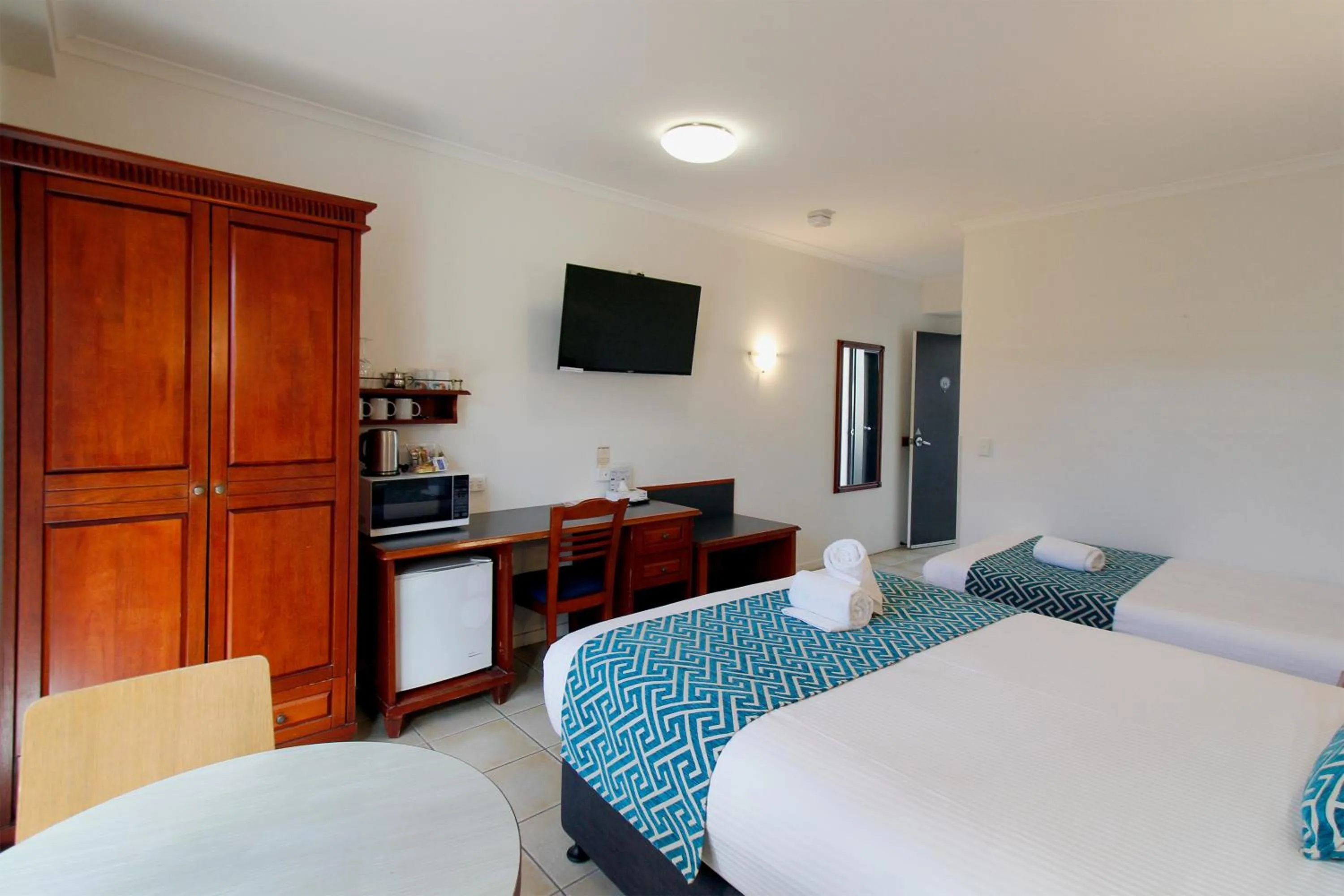 Photo of the whole room, Bed in Coffee House Apartment Motel