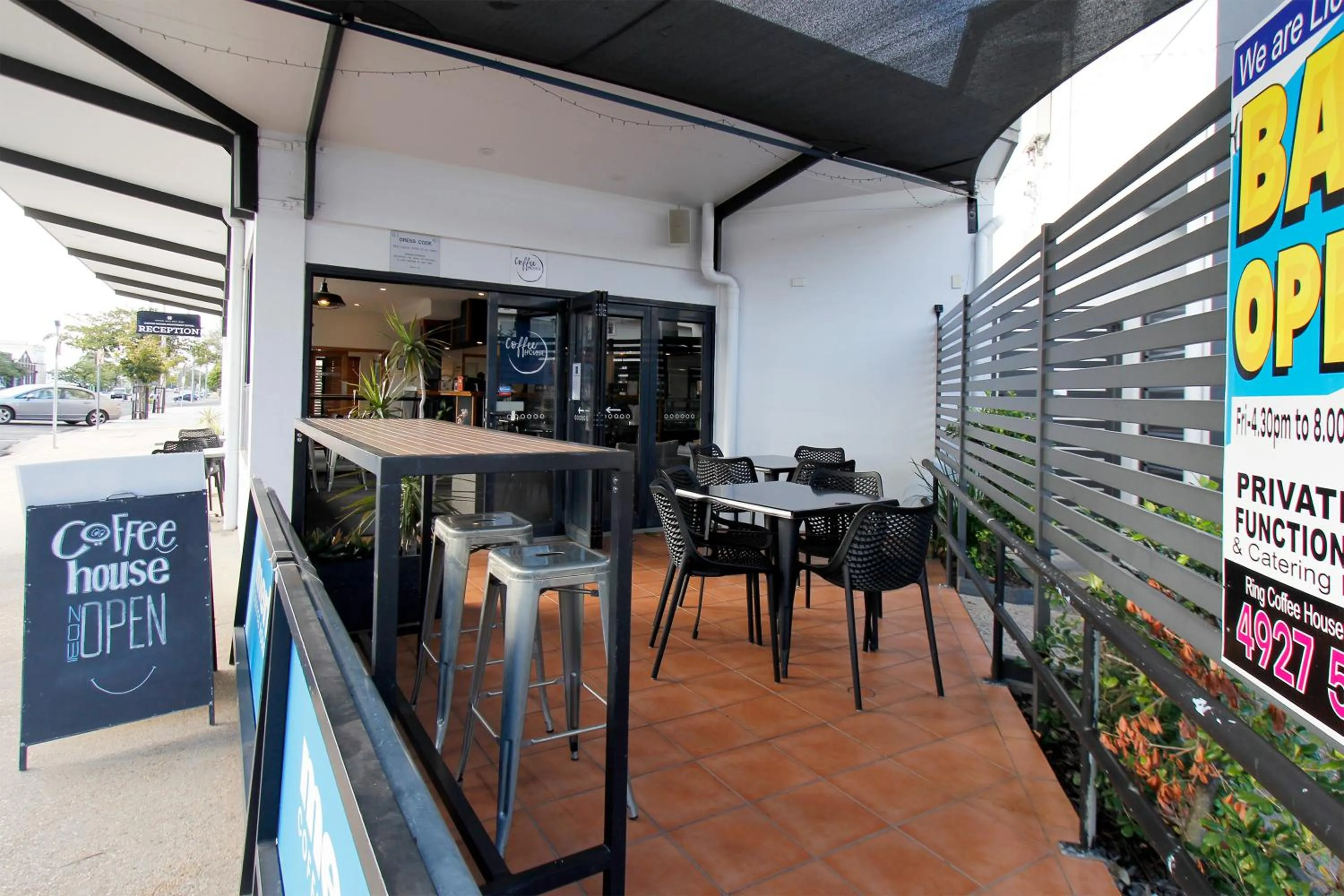 Restaurant/places to eat in Coffee House Apartment Motel