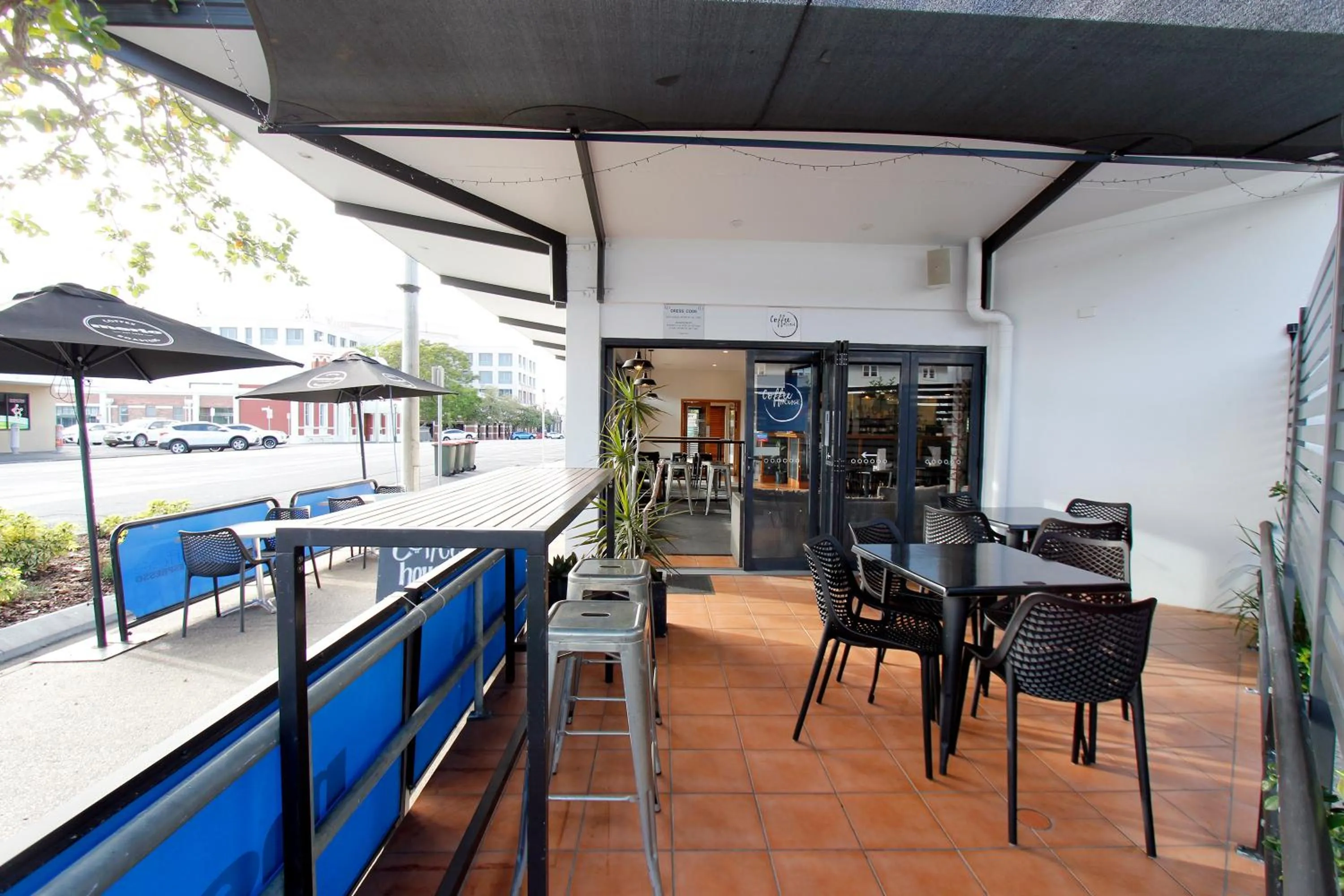 Restaurant/places to eat in Coffee House Apartment Motel