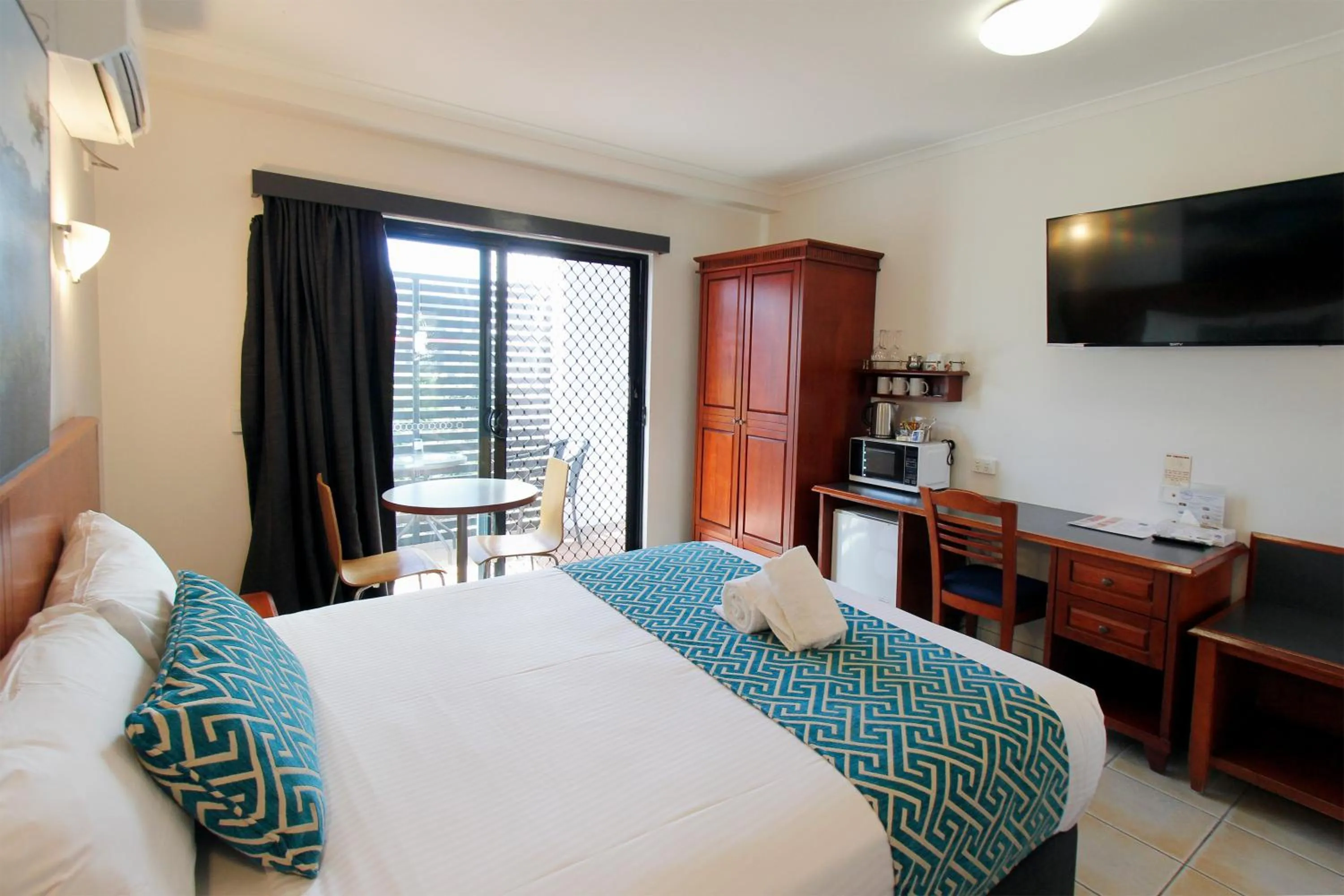 Photo of the whole room, Bed in Coffee House Apartment Motel