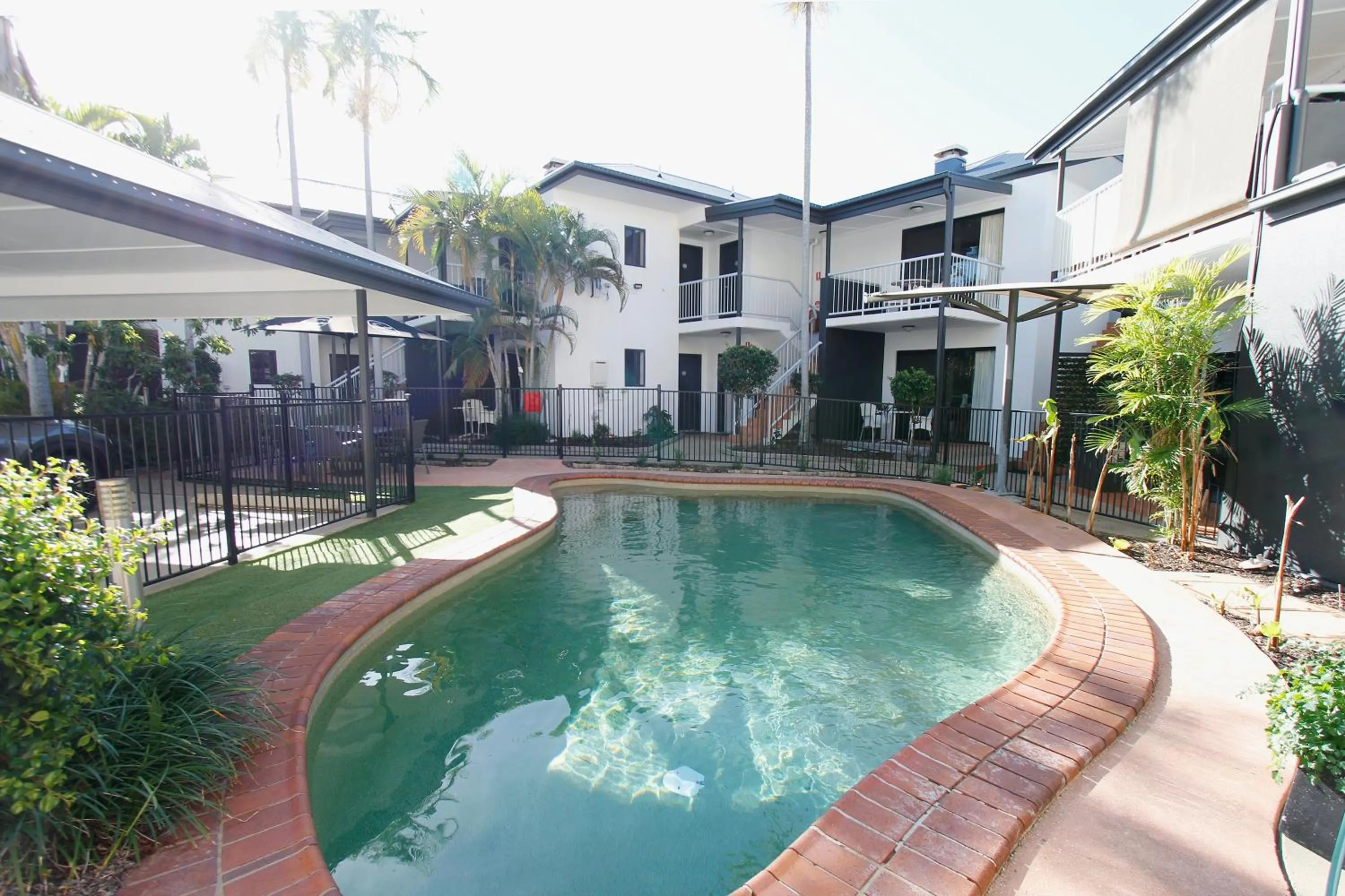 Swimming pool in Coffee House Apartment Motel
