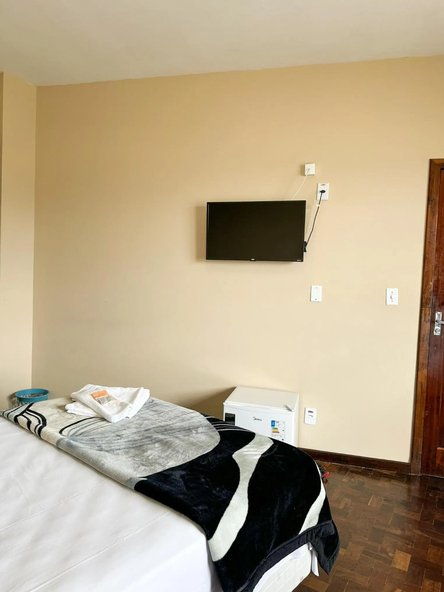 Photo of the whole room, Bed in Opera Hotel
