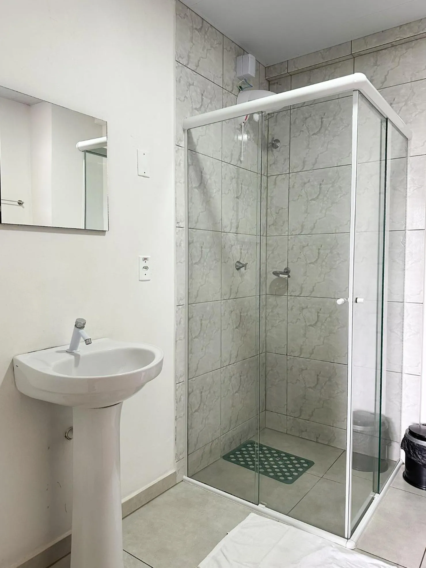Shower in Opera Hotel