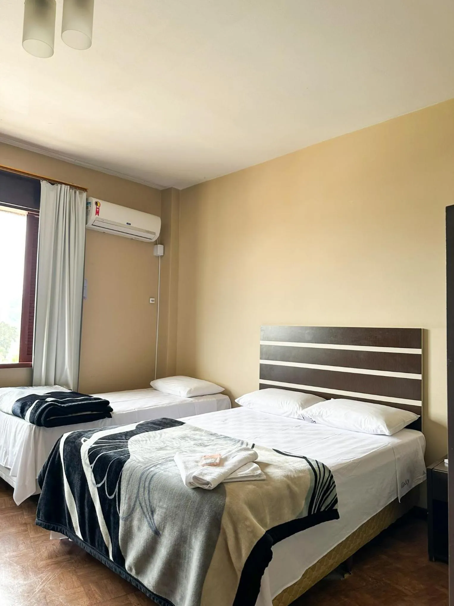 Bedroom, Bed in Opera Hotel