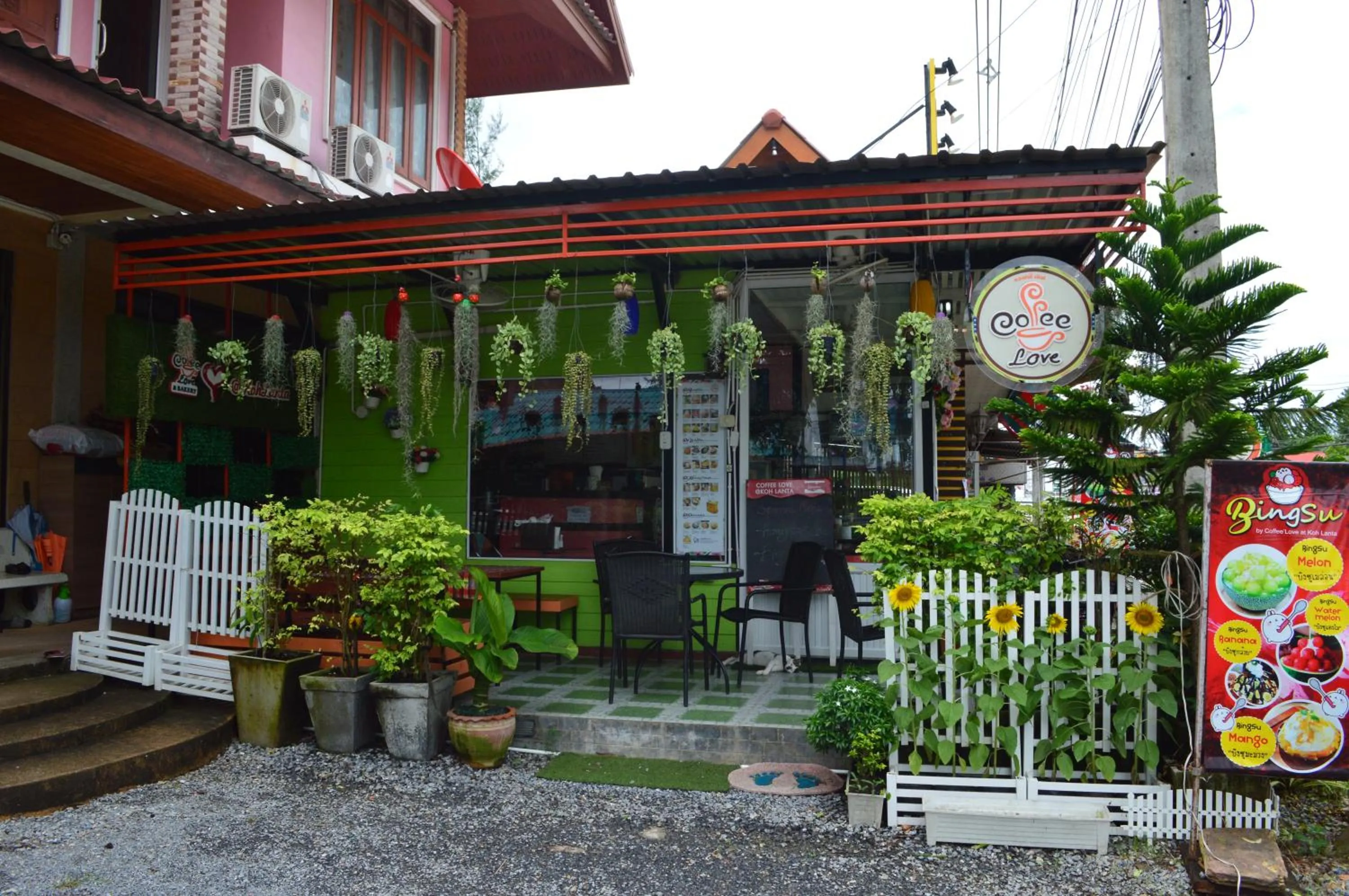 Restaurant/places to eat in Rim Khao Resort