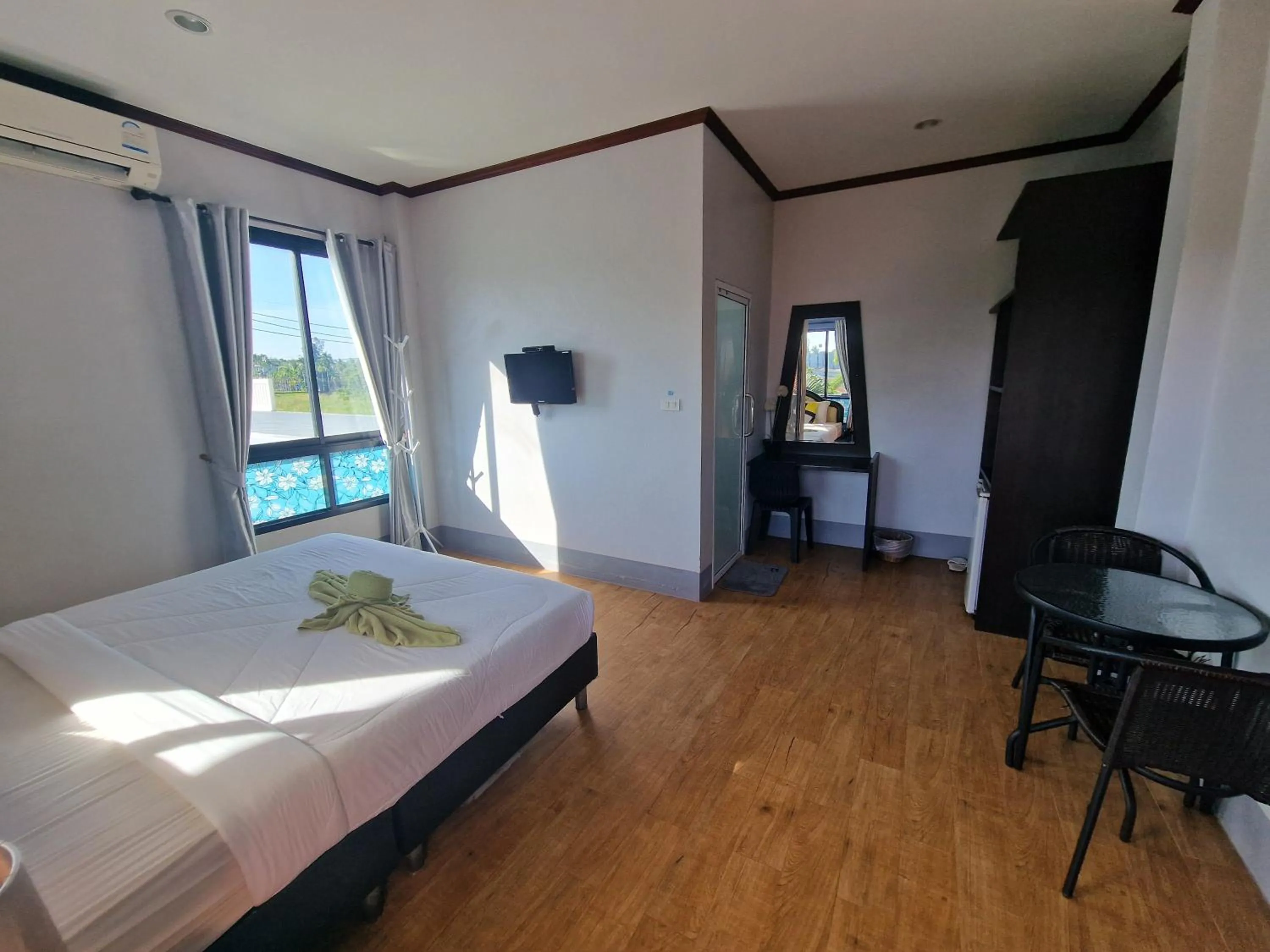 Photo of the whole room, Bed in Rim Khao Resort