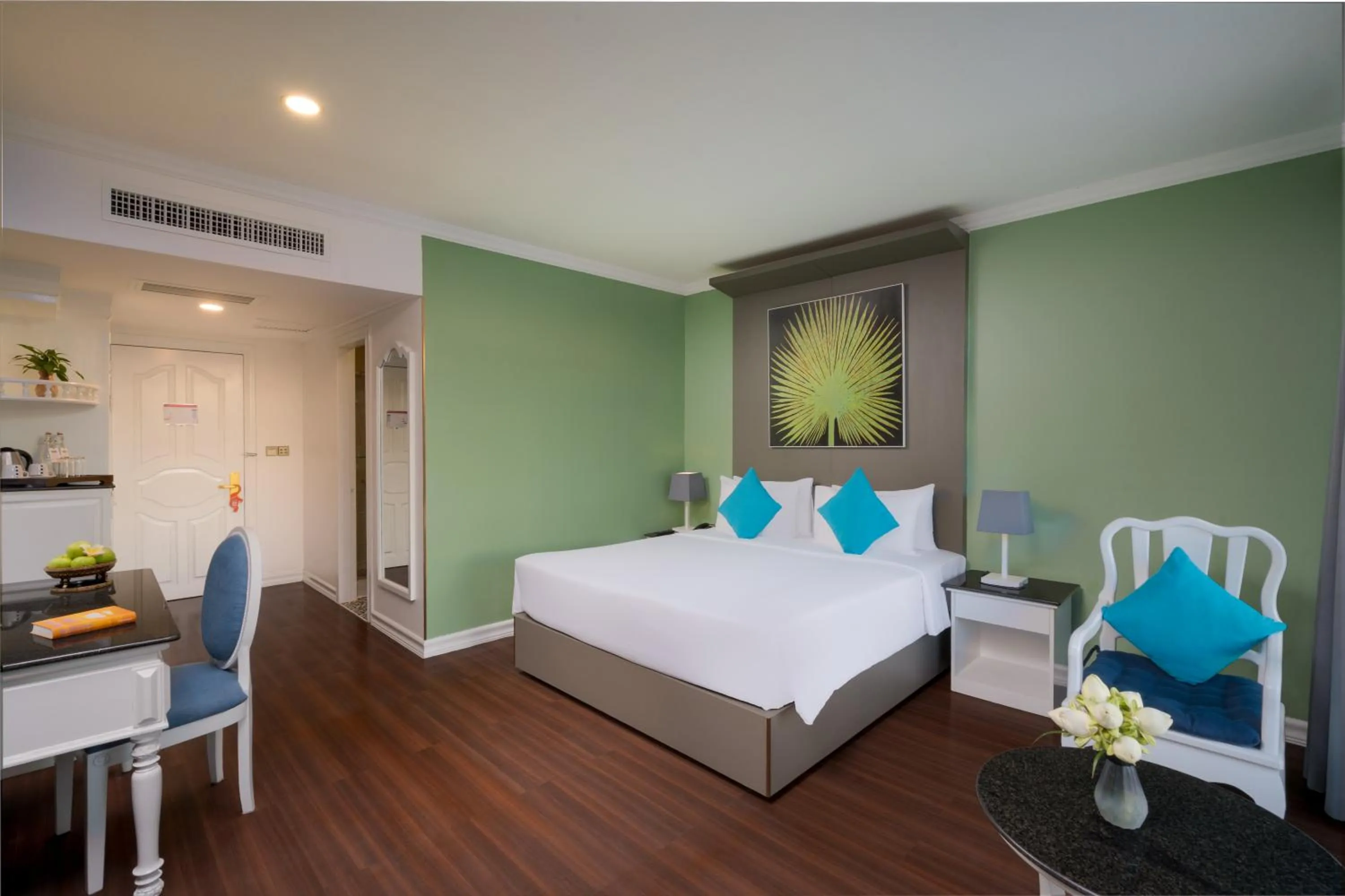 Photo of the whole room, Bed in Memoire Siem Reap Hotel