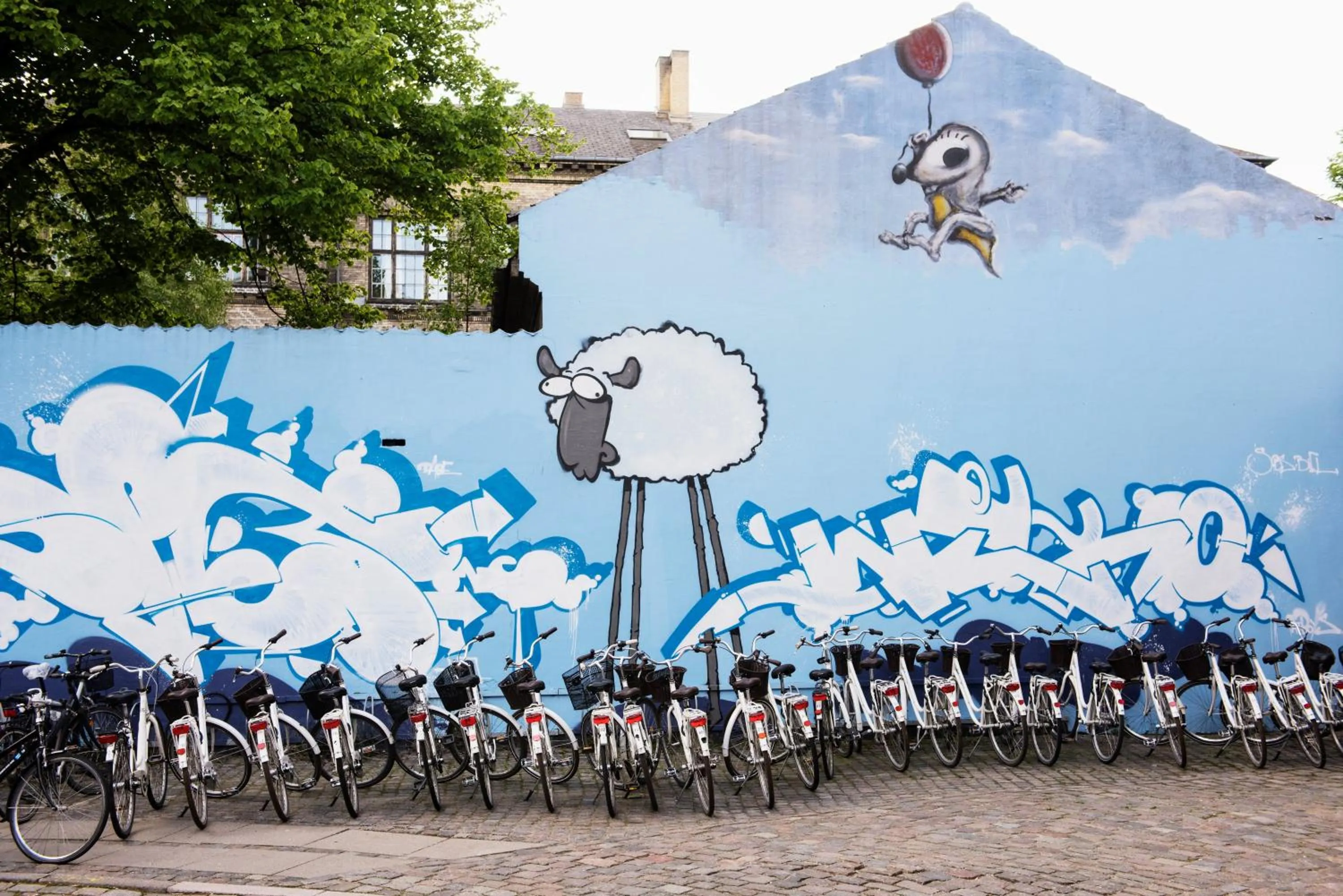 Facade/entrance in Sleep in Heaven