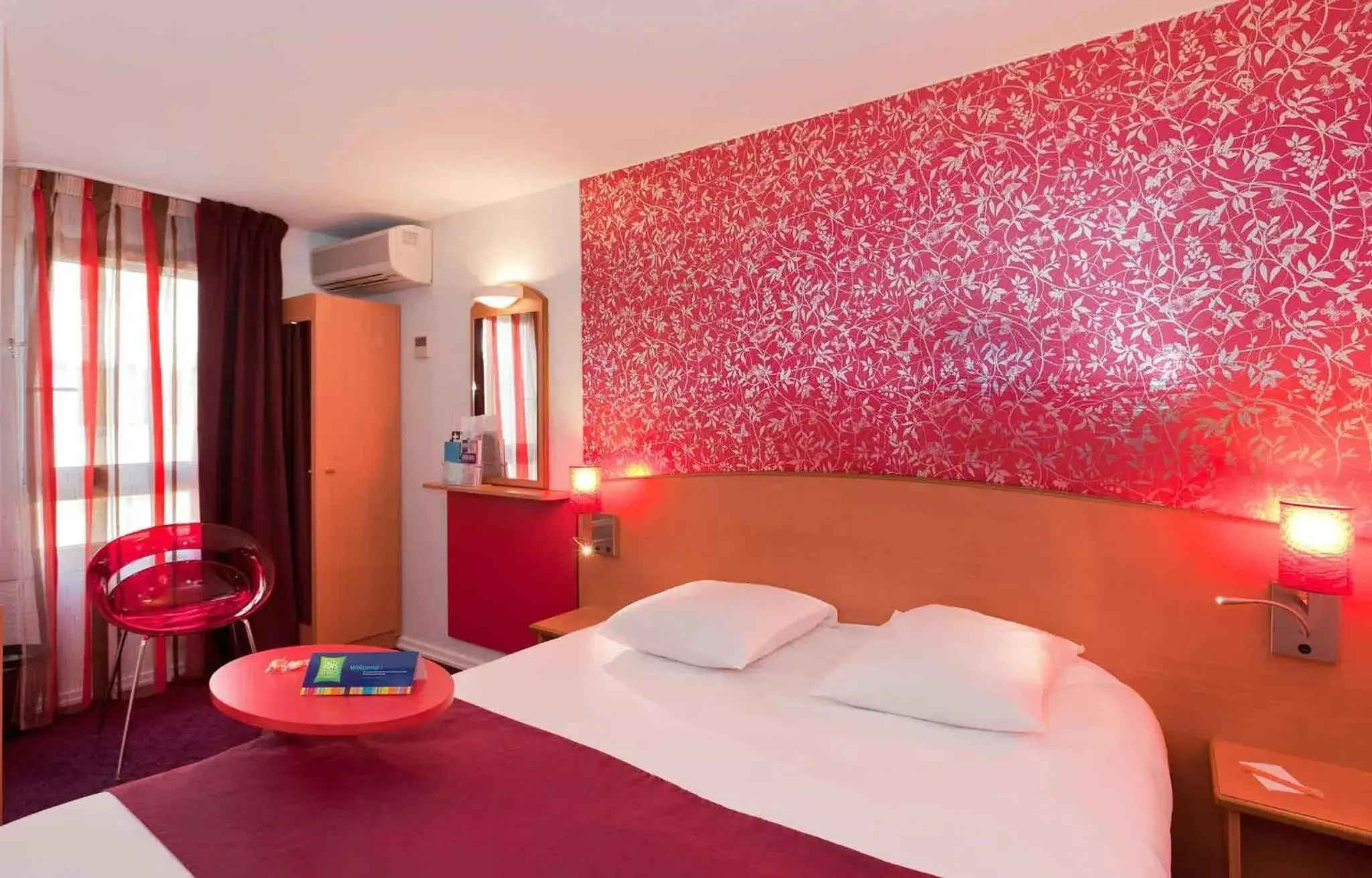 Bedroom, Bed in ibis Styles Bourg-en-Bresse Centre Bedroom, Bed in ibis Styles Bourg-en-Bresse Centre