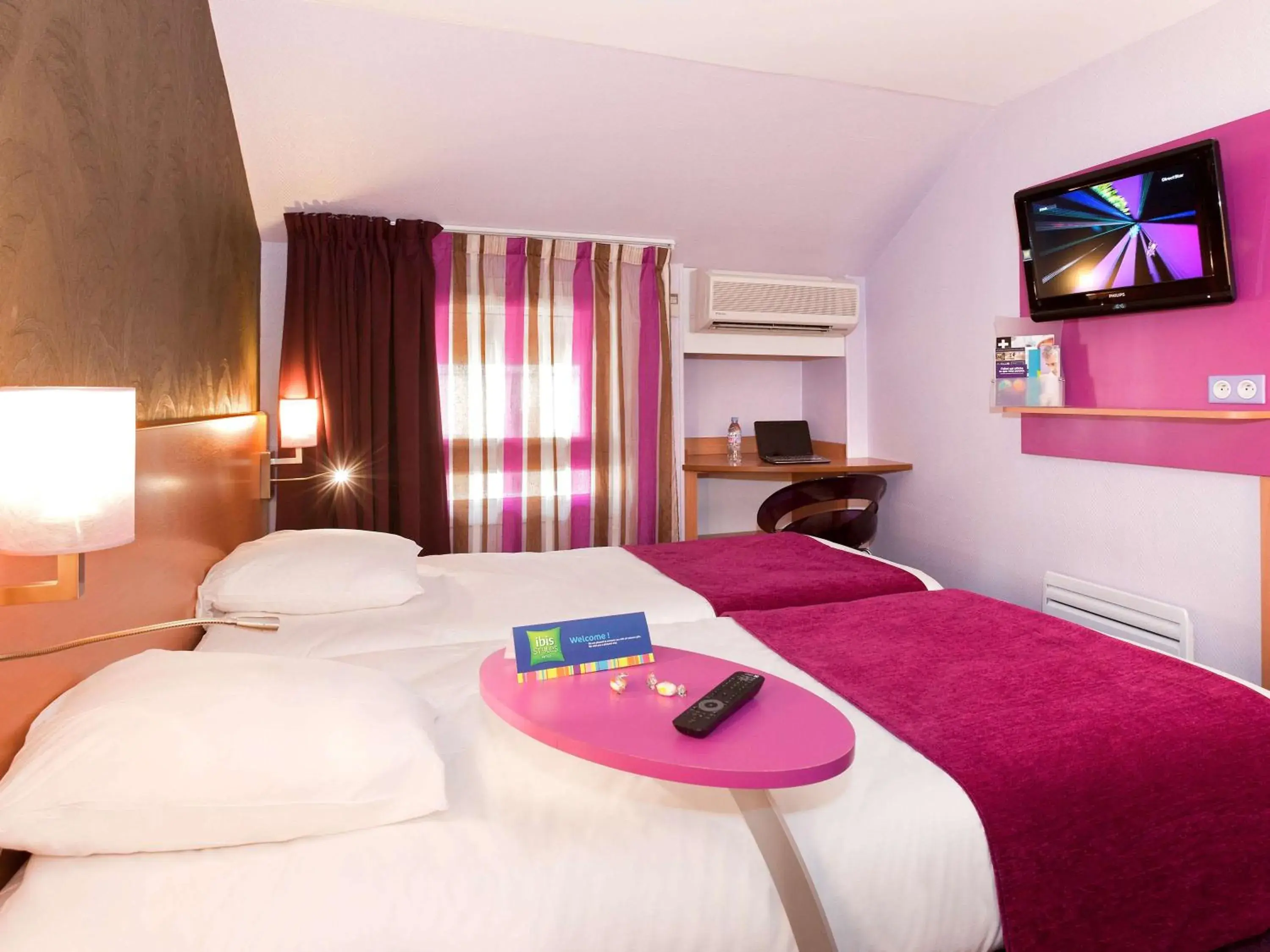 Photo of the whole room, Bed in ibis Styles Bourg-en-Bresse Centre Photo of the whole room, Bed in ibis Styles Bourg-en-Bresse Centre